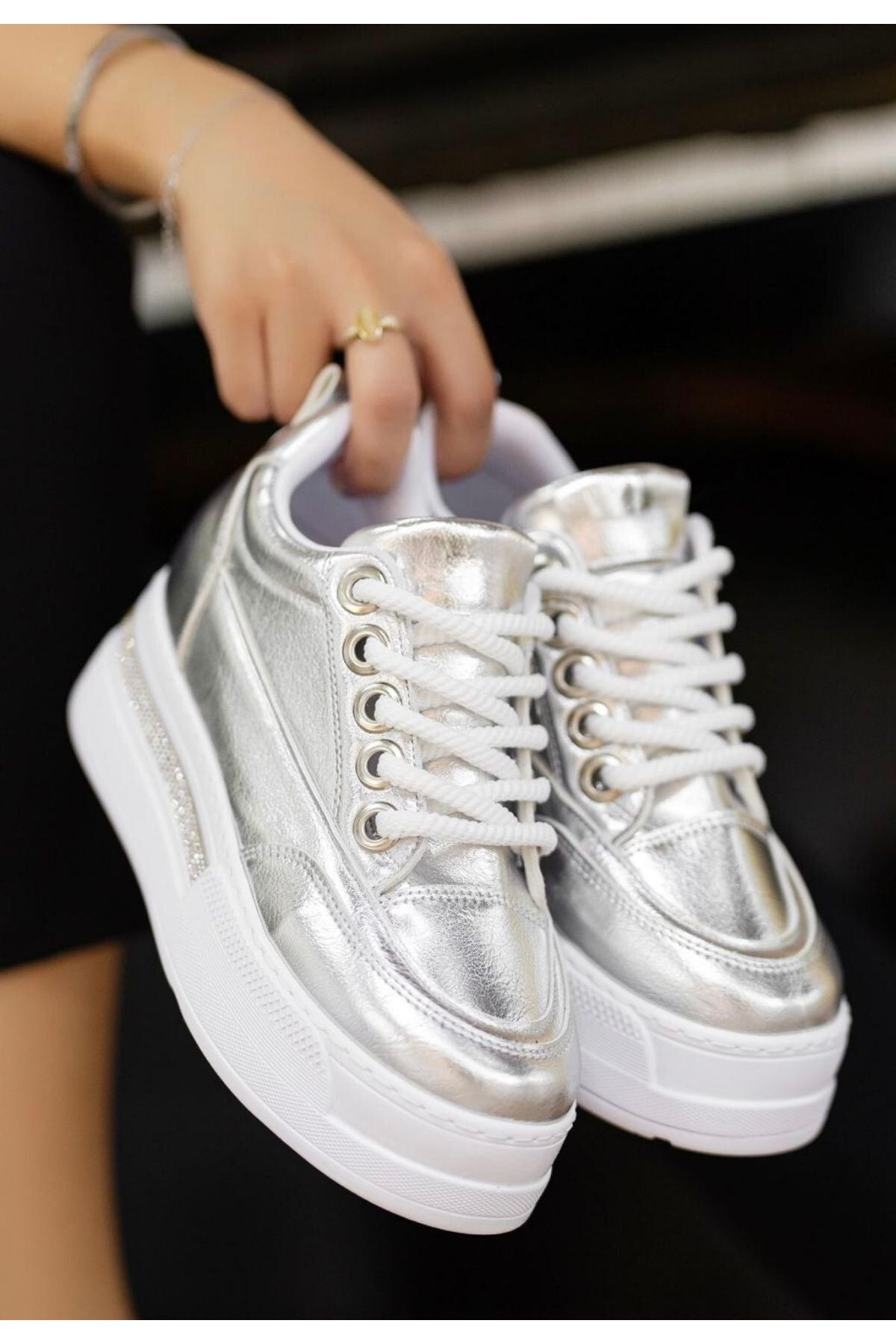 pabucmarketi Gümüş Gri Rugan Bağcıklı Kadın Sneaker Ayakkabı