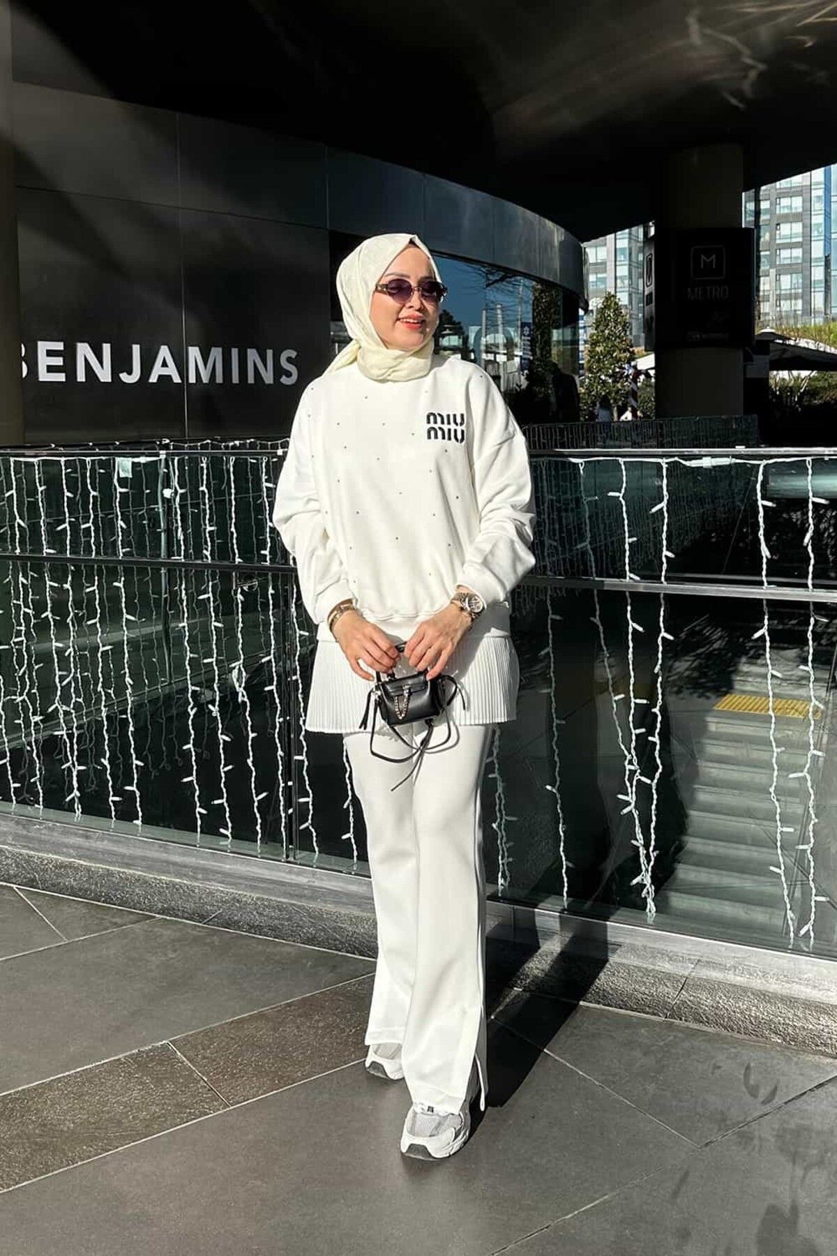 ByBensu Miu Taşlı Premium Sweatshirt Beyaz