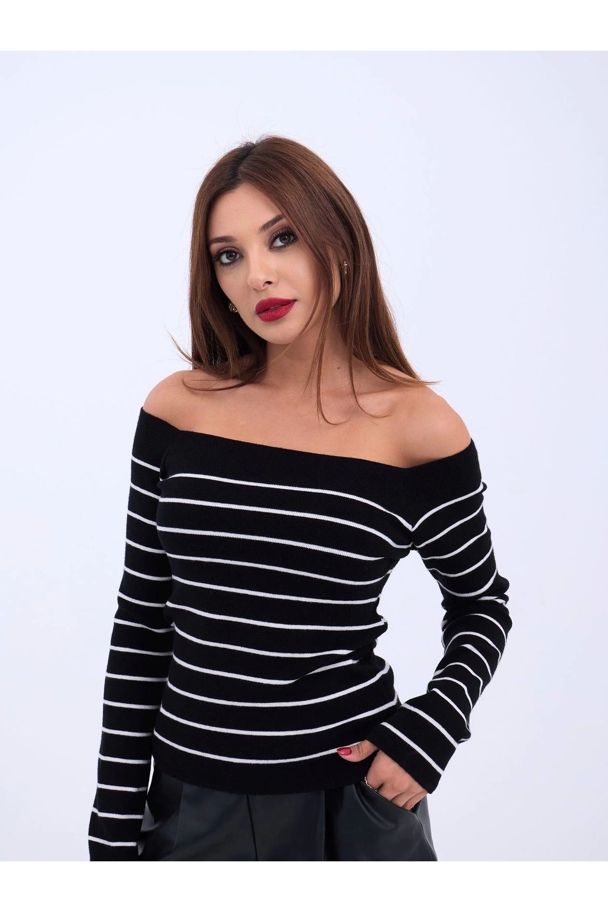 nedo7 4206 TRİKO ÇİZGİLİ KAYIK YAKA CROP-SİYAH-EKRU
