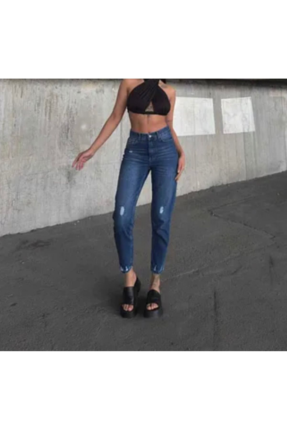 AsiaLife MAVİ YIRTIK DETAYLI MOM JEANS