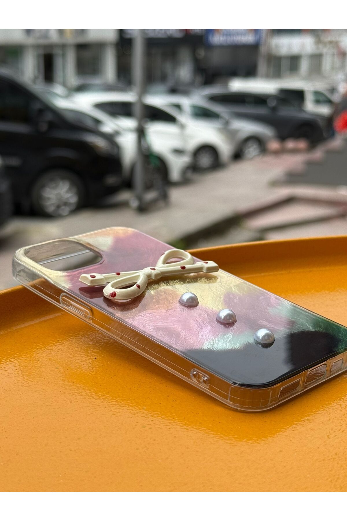 soonaksesuar iPhone 13 İnci Detaylı Fiyonklu Desenli Lüks Kılıf