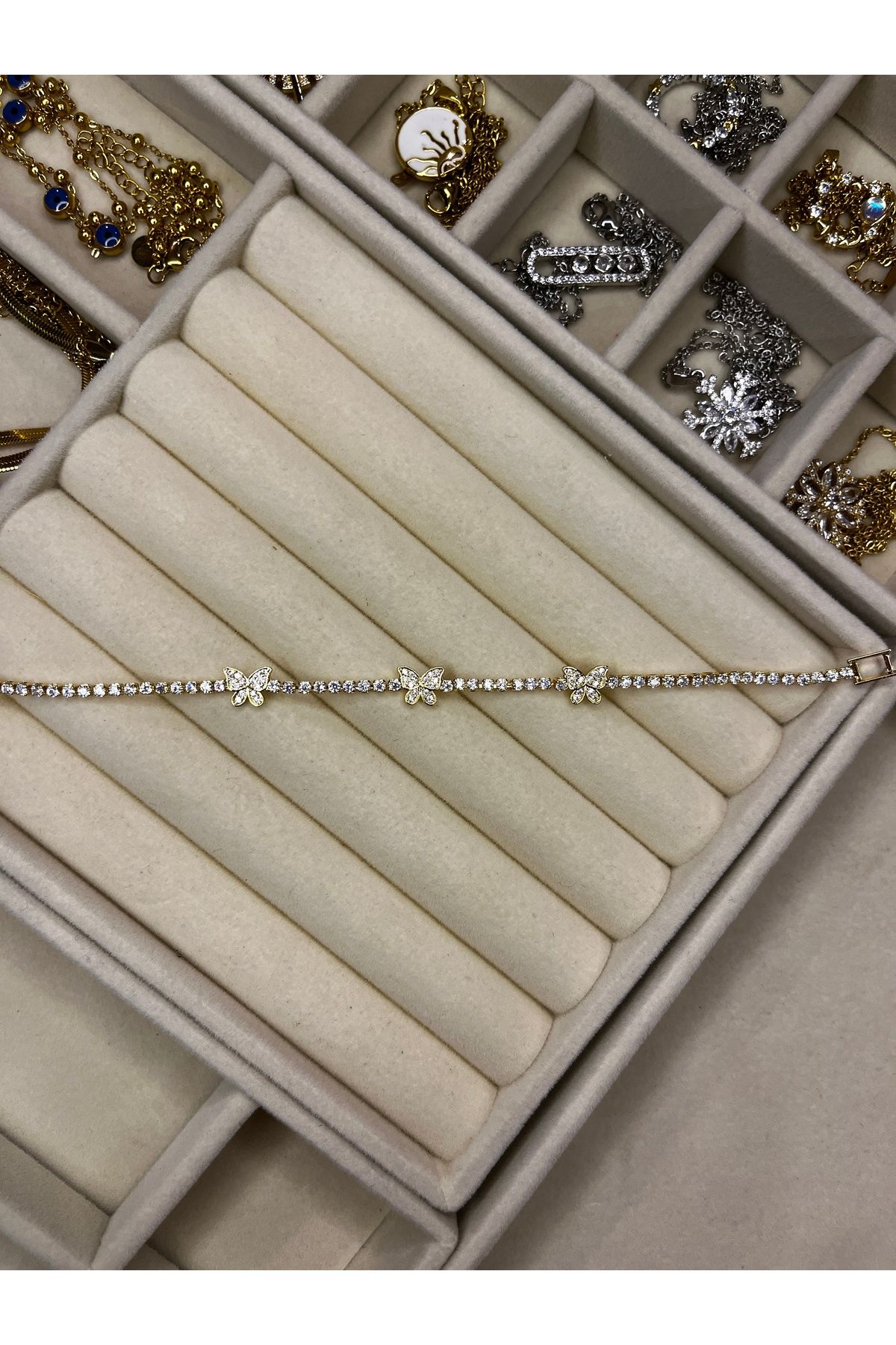 Lilac Jewelry 316L Çelik Gold Renk Zirkon Taş Kelebekli Suyolu Bileklik