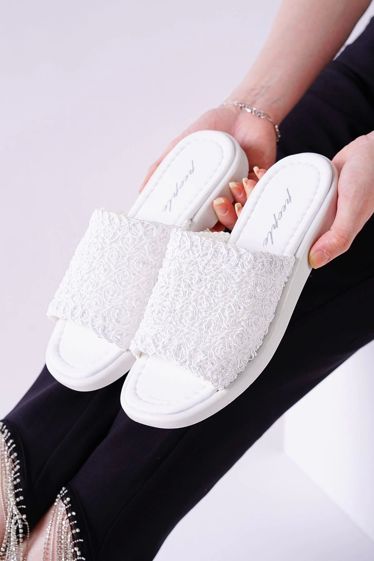 Shop58 Claris Beyaz Örgü Terlik