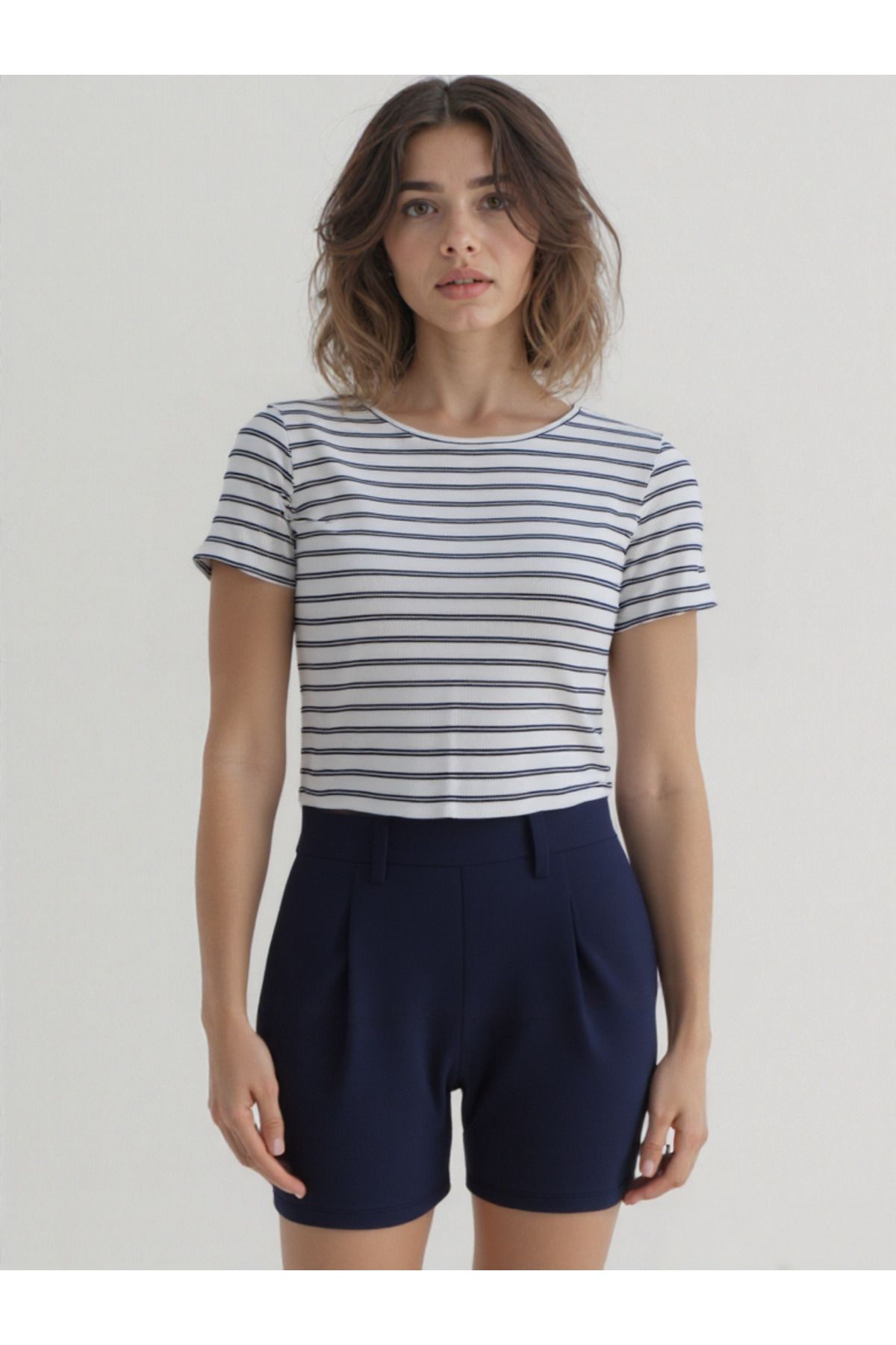 WESTMARK LONDON Ekru Mavi Çizgili Bisiklet Yaka Kısa Kollu Kadın Crop T-Shirt SANDY S/S TOP
