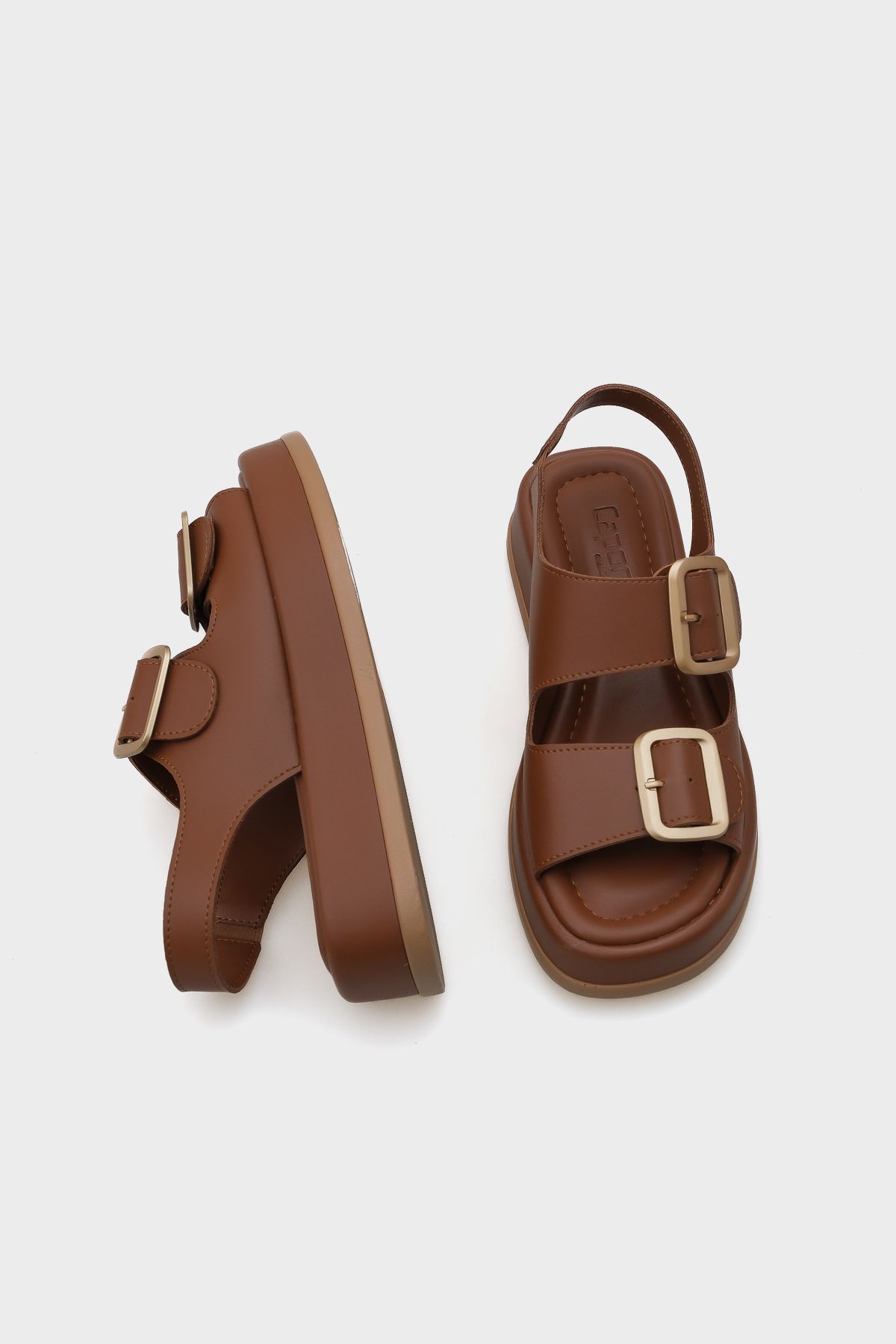 صندل چند رنگ زنانه های دو باند را پر می کند Capone Outfitters