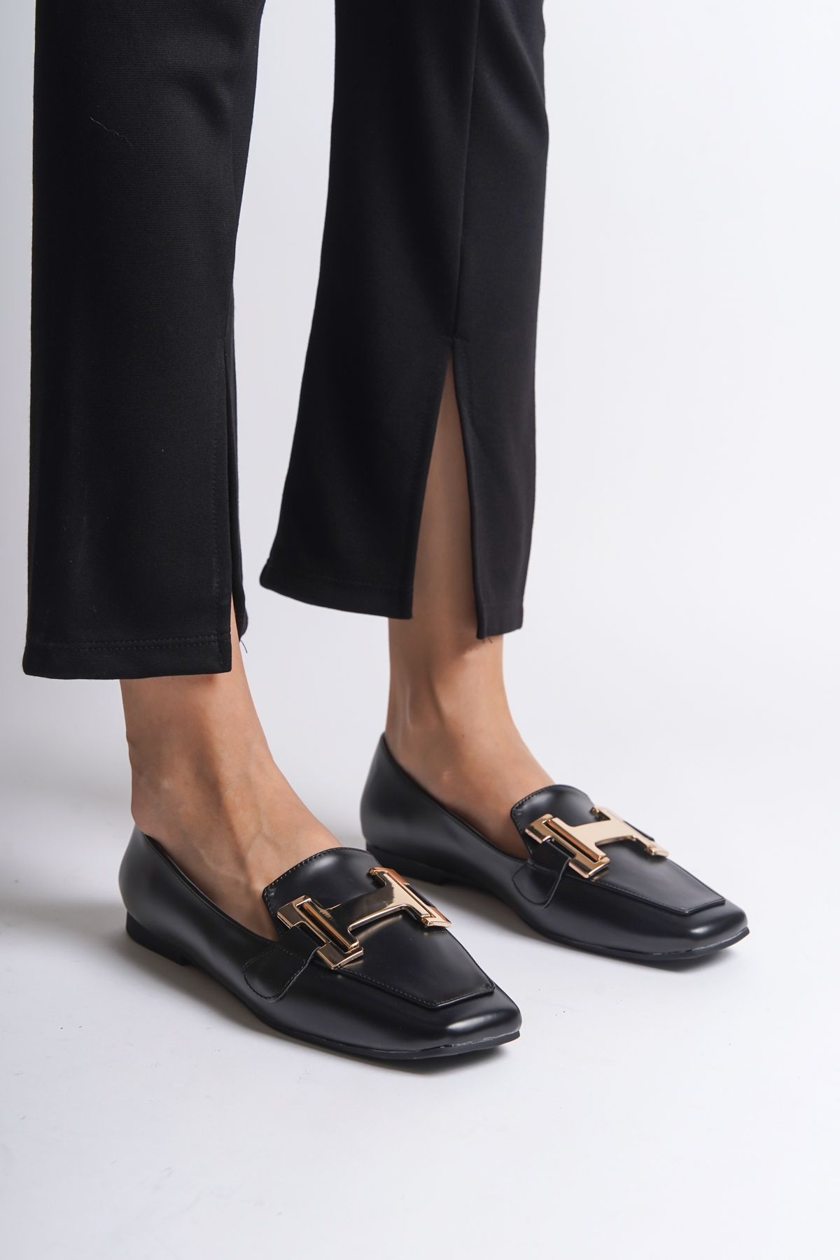 لوفر مشکی زنانه با لوازم جانبی دست و پنجه نرم فلزی Capone Outfitters