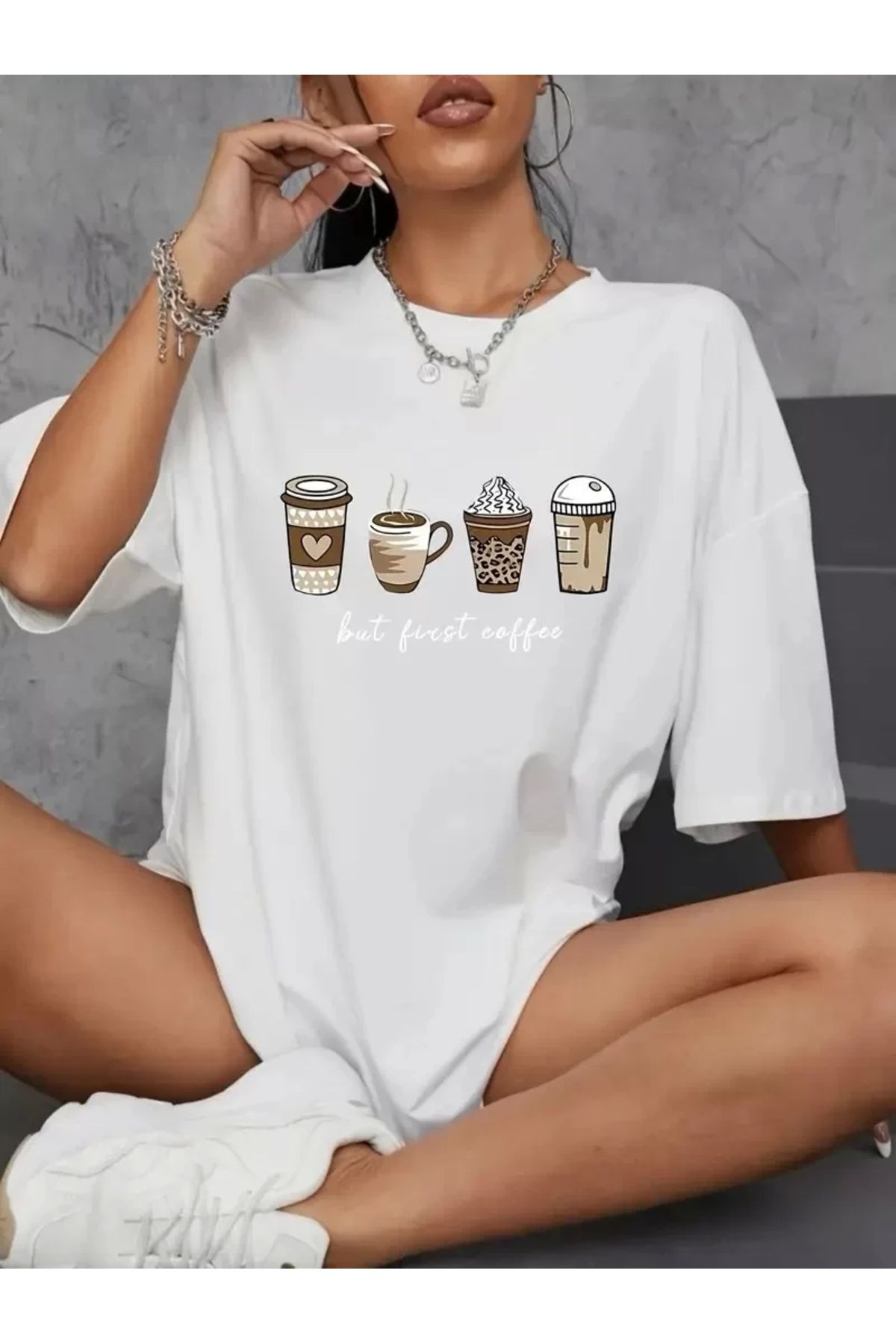 CVS Baskılı Oversize Kahve Desenli Kadın T-shirt - Beyaz
