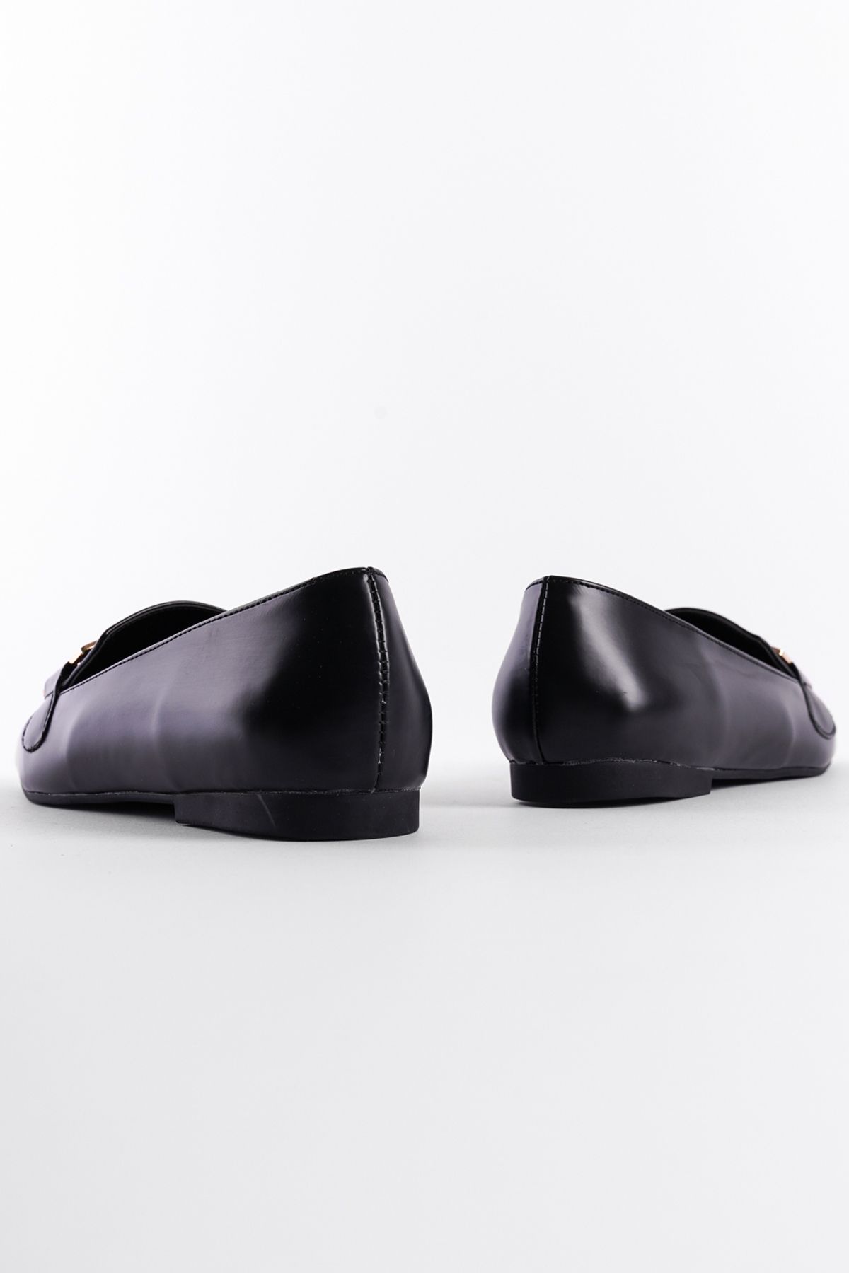 لوفر مشکی زنانه با لوازم جانبی دست و پنجه نرم فلزی Capone Outfitters