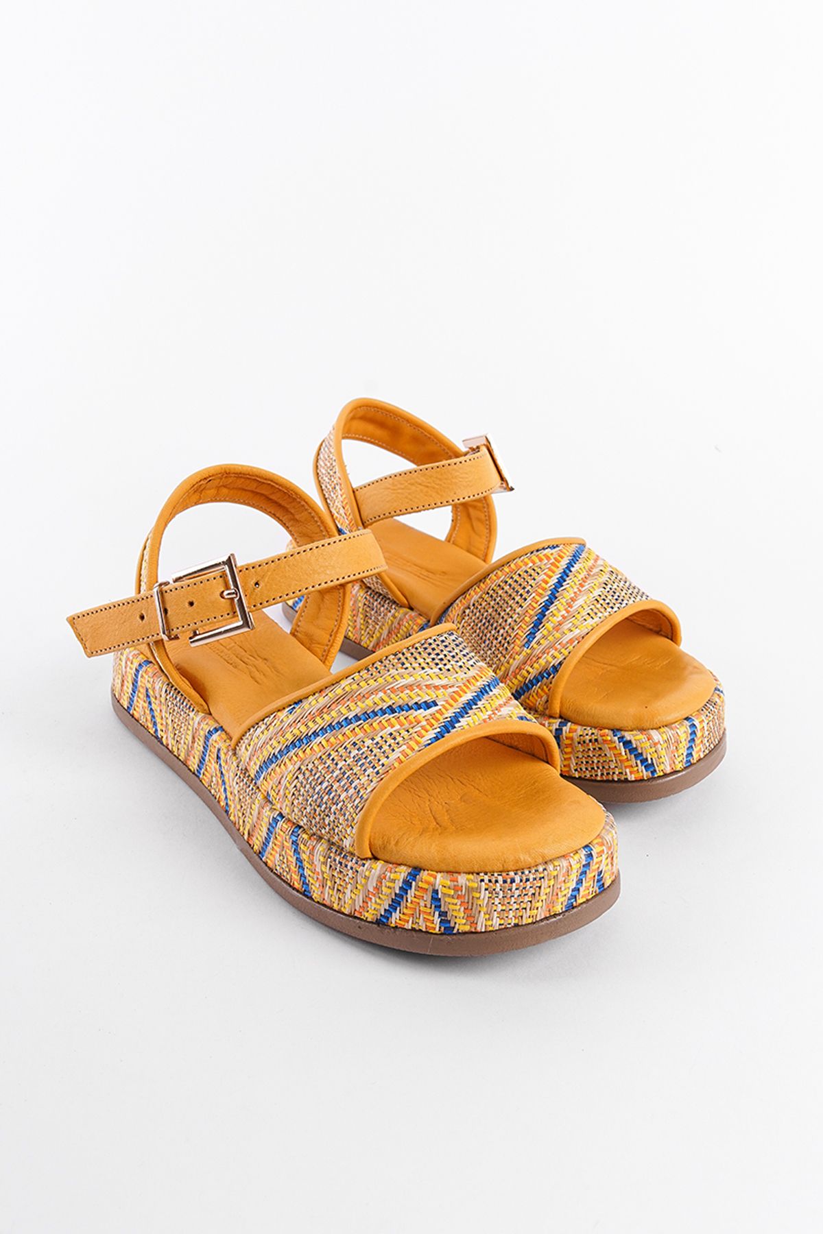 صندل زرد زنانه چرمی را با مارک از پرواز هدر دهید Capone Outfitters