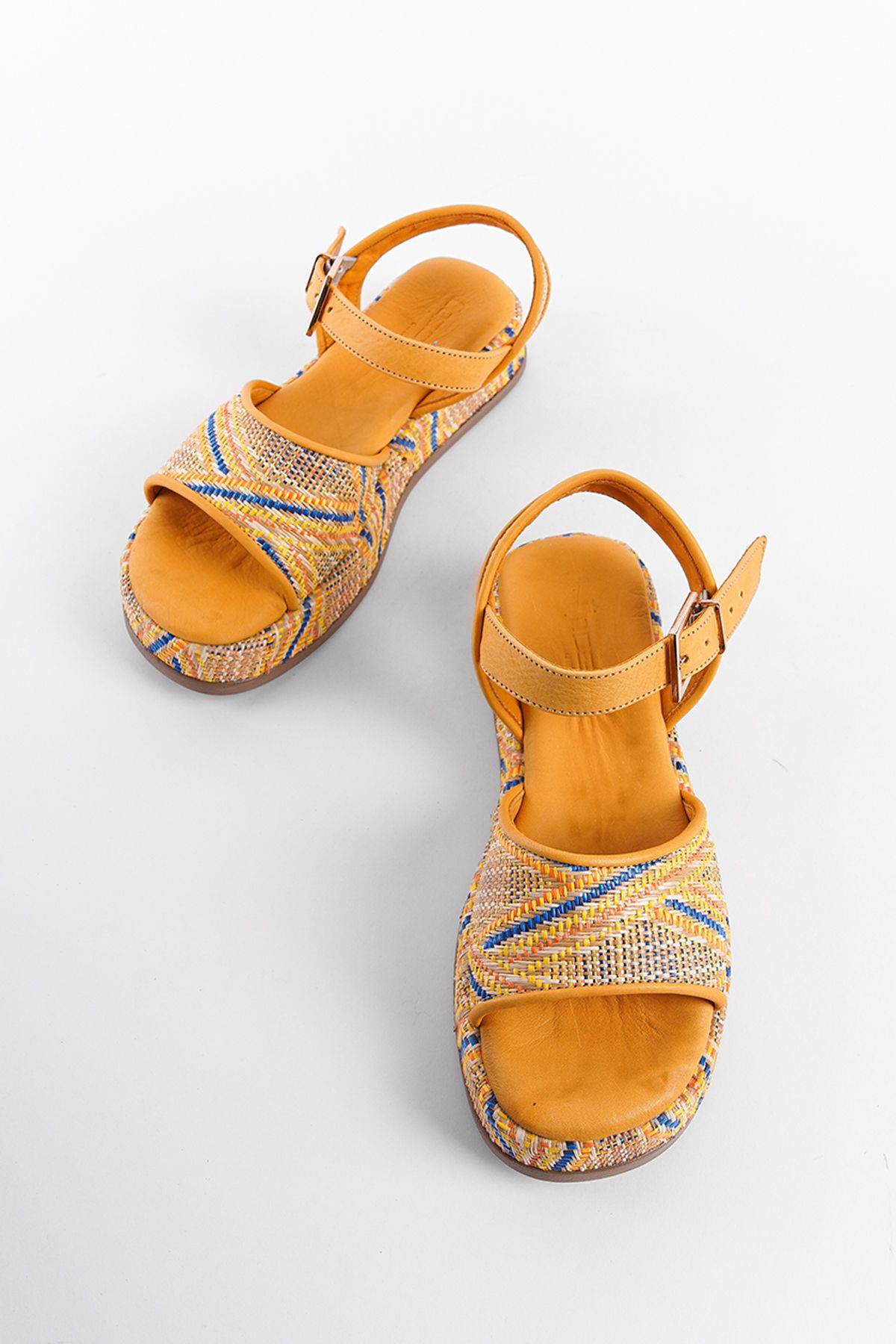 صندل زرد زنانه چرمی را با مارک از پرواز هدر دهید Capone Outfitters