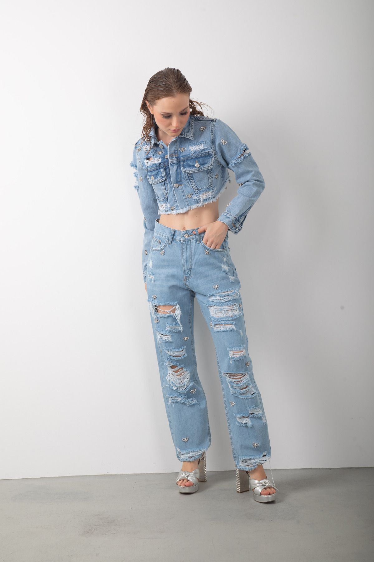top girl Kadın Parlak Fiyonk Taş Aksesuarlı Tasarım Jean Yırtıklı Denim Kot Pantolon