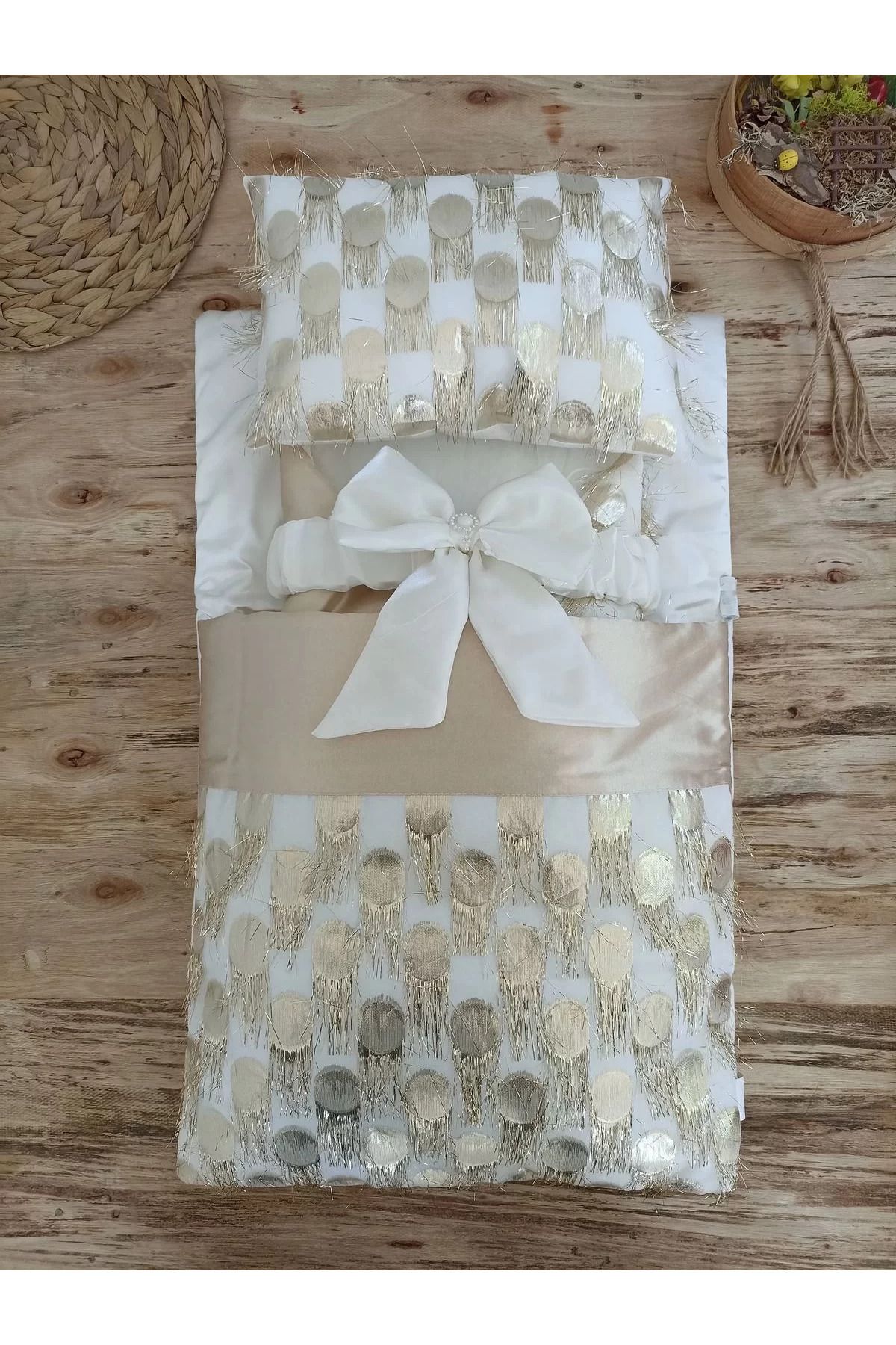 Shop58 Yenidoğan İzmir İncisi Tül İşlemeli Pamuklu Fiyonklu Kundaklı Lüks 3lü Alt Açma Seti