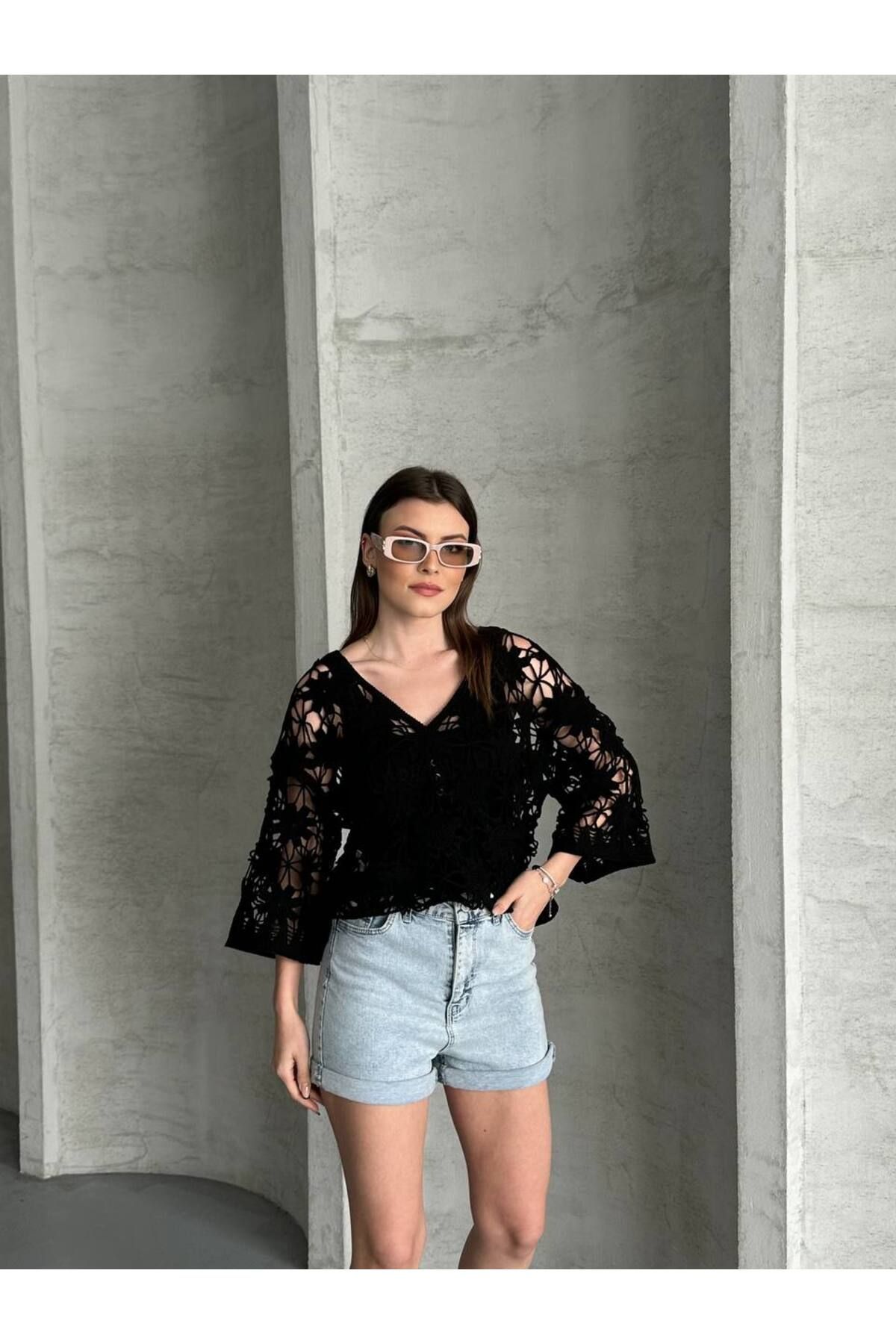 zienna v yaka dantel detaylı transparan bluz