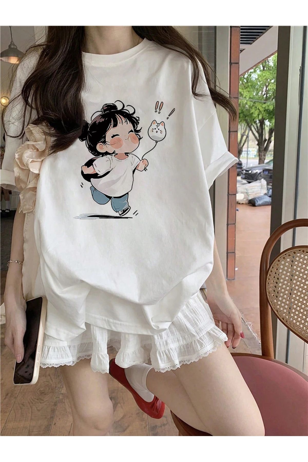 Ferhatlı Kadın Beyaz Oversize Çiçek Baskılı Tişört