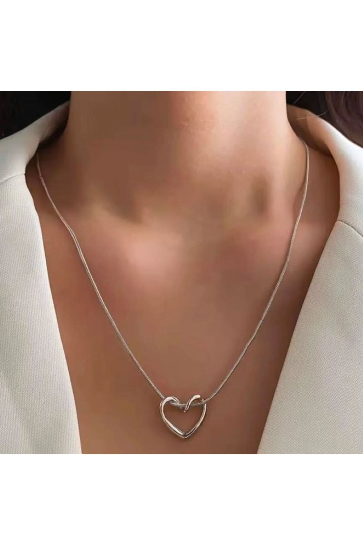Ervalina Boş Kalp Kolye - Gümüş Rengi ve Trend Detaylar