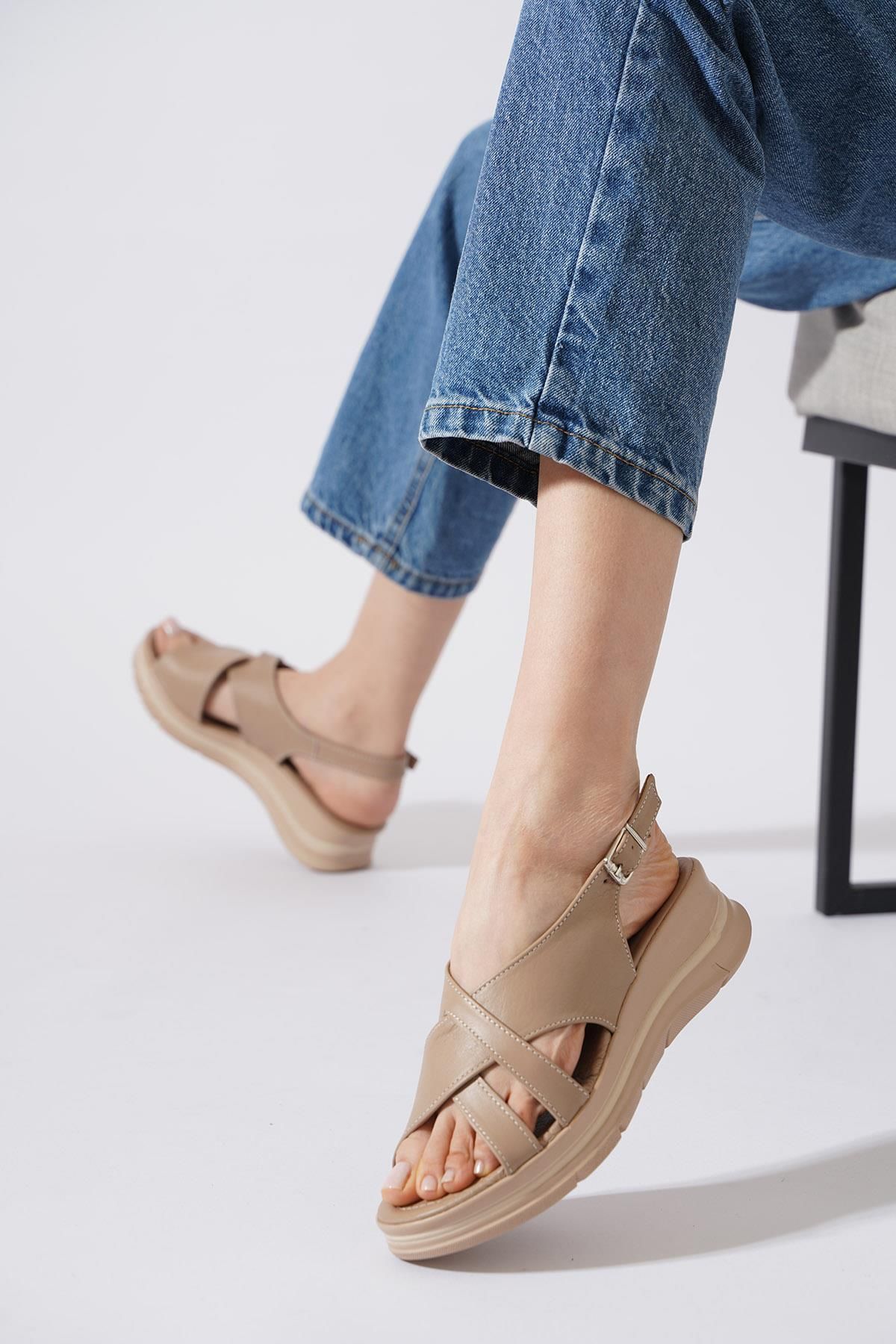 Moda Pie Esran Geçme Bant Hakiki Deri Kadın Dolgu Sandalet Bej Cilt