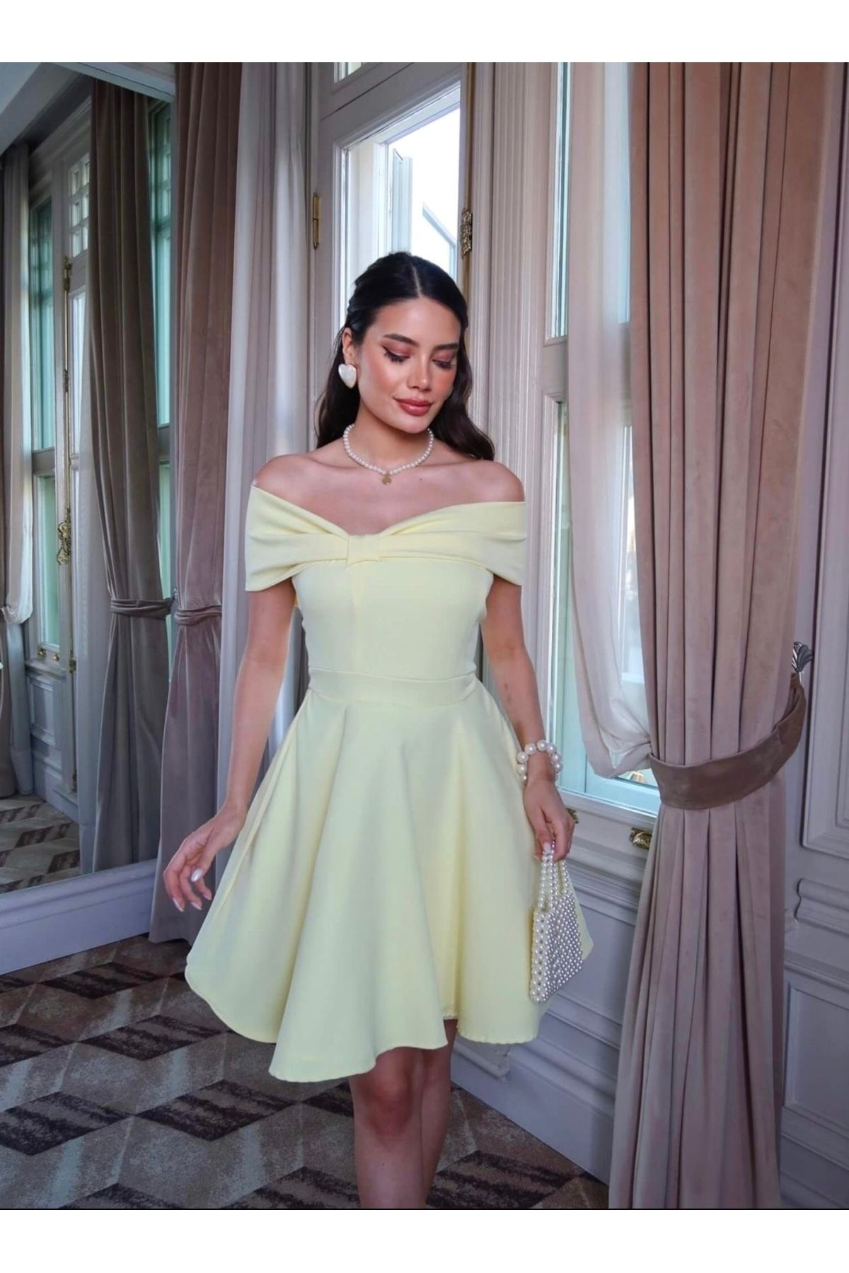 Afiş Butik Sarı Kayık Yaka Astarlı Mini Elbise