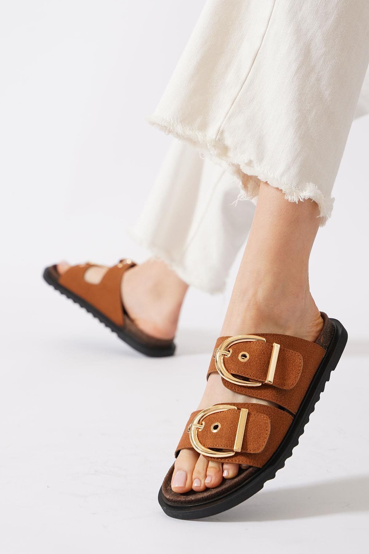 Moda Pie Loggo Çift Tokalı Kadın Terlik Taba Süet