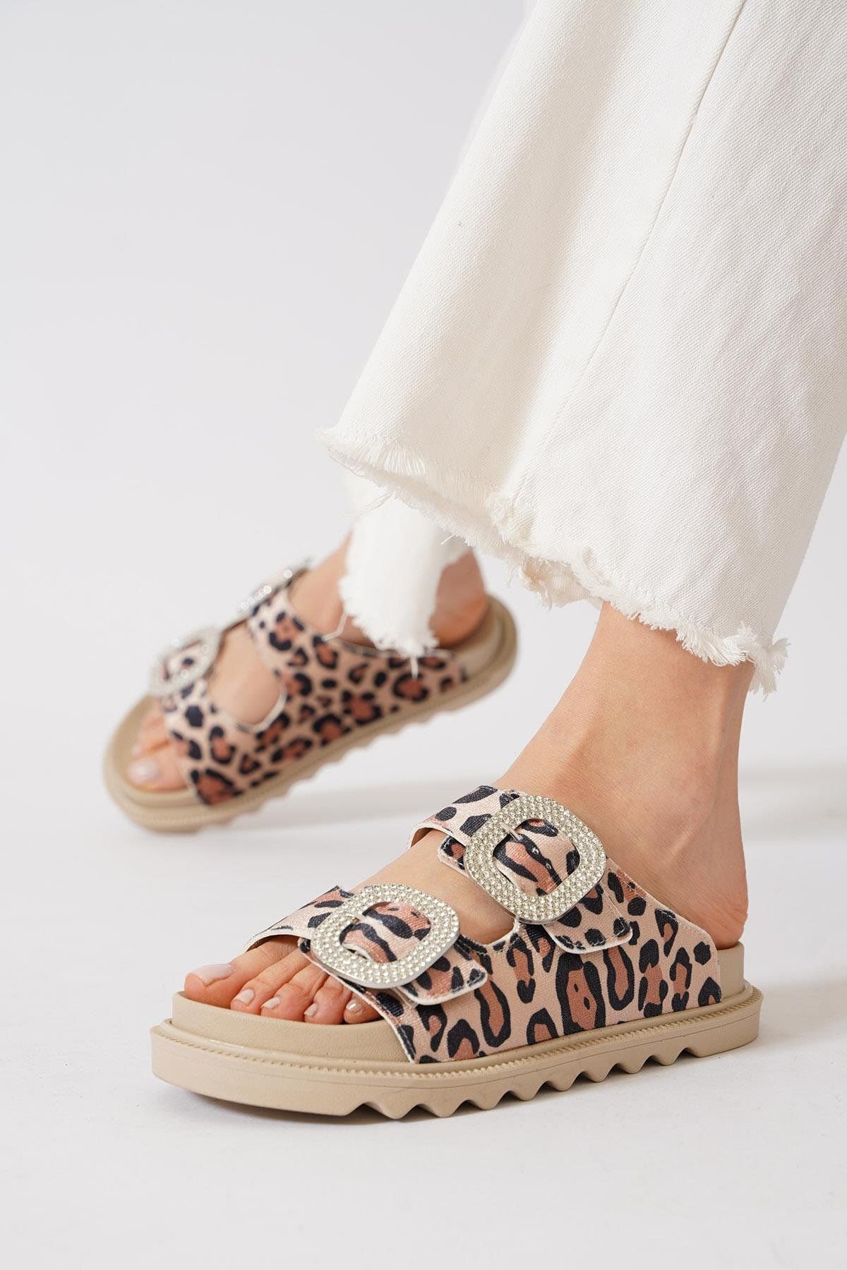 Moda Pie Edros Çift Toka Taşlı Kadın Terlik Leopar