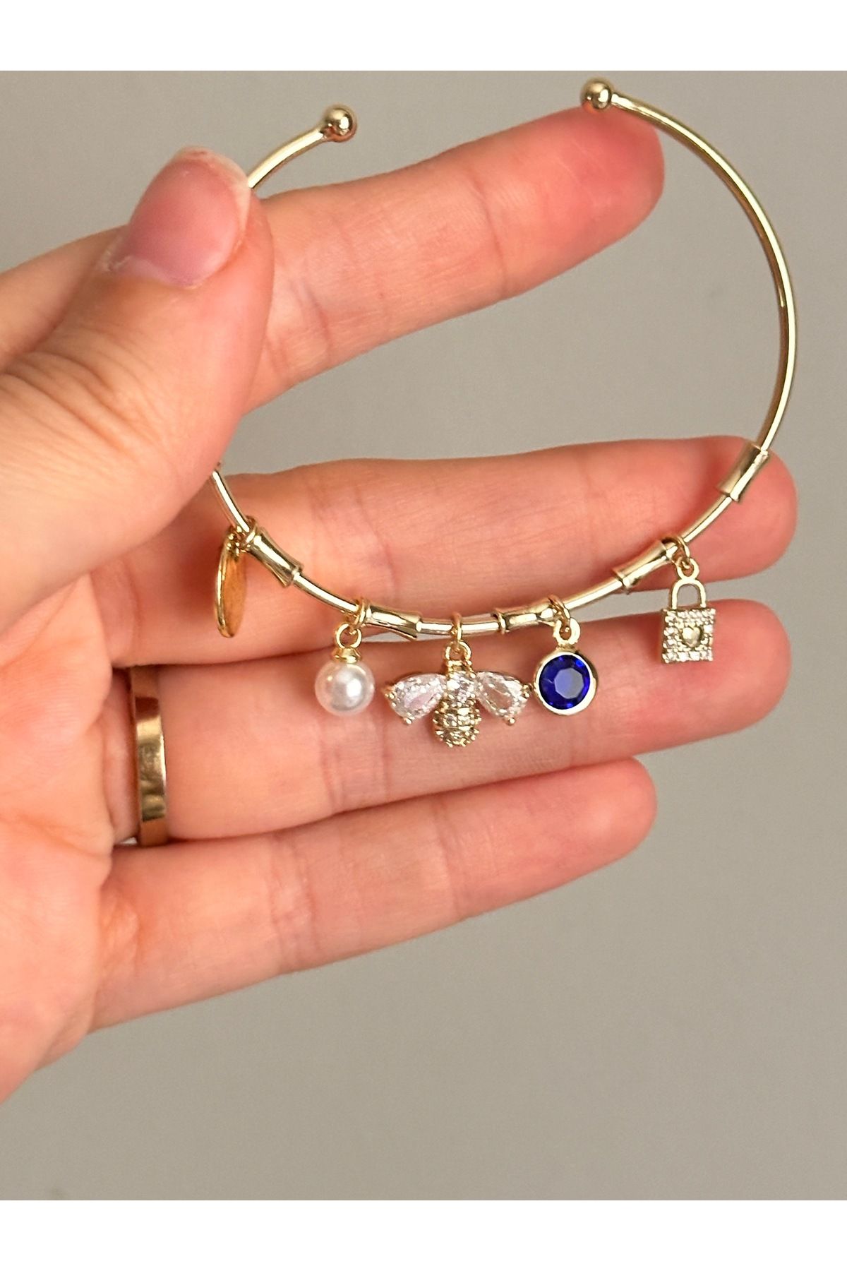 The Fine Store Mavi Taş Arı Detaylı Sıkıştırılabilir Charm Bileklik