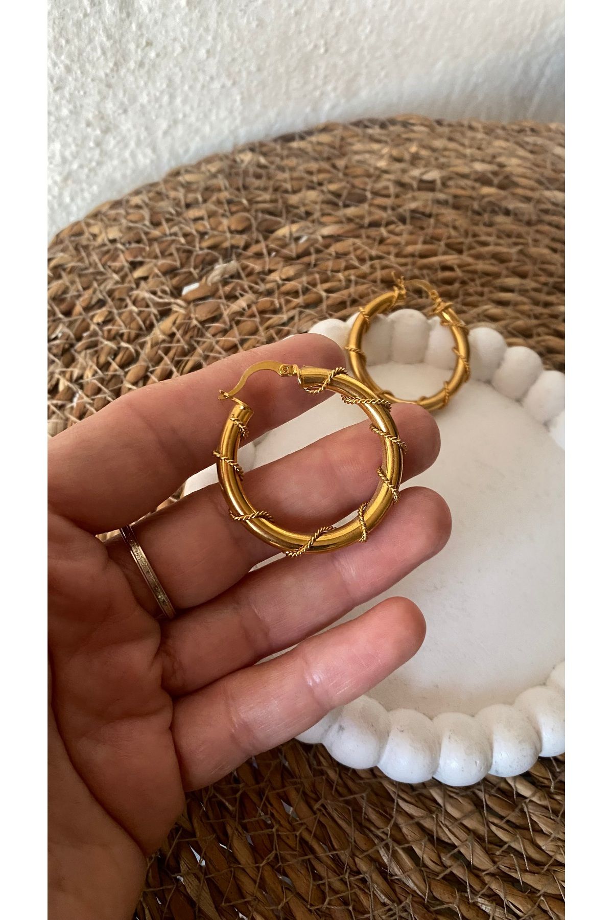 AURA Çelik Sarmaşık Model Kalın Orta Halka Küpe