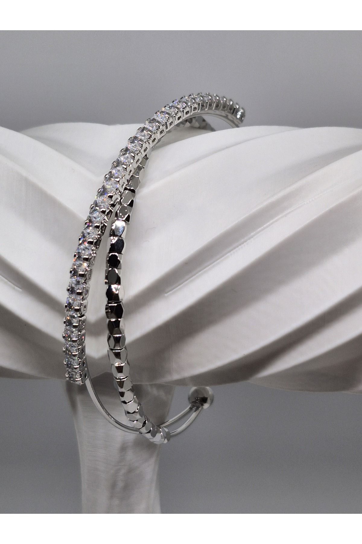 Store Çapraz Çift Sıra Taşlı Cuff Bileklik