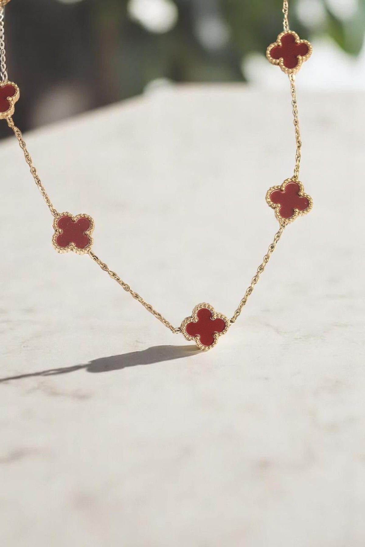 ABENOVA Çelik Gold Renk Zincir Bordo Yonca Model Kadın Kolye