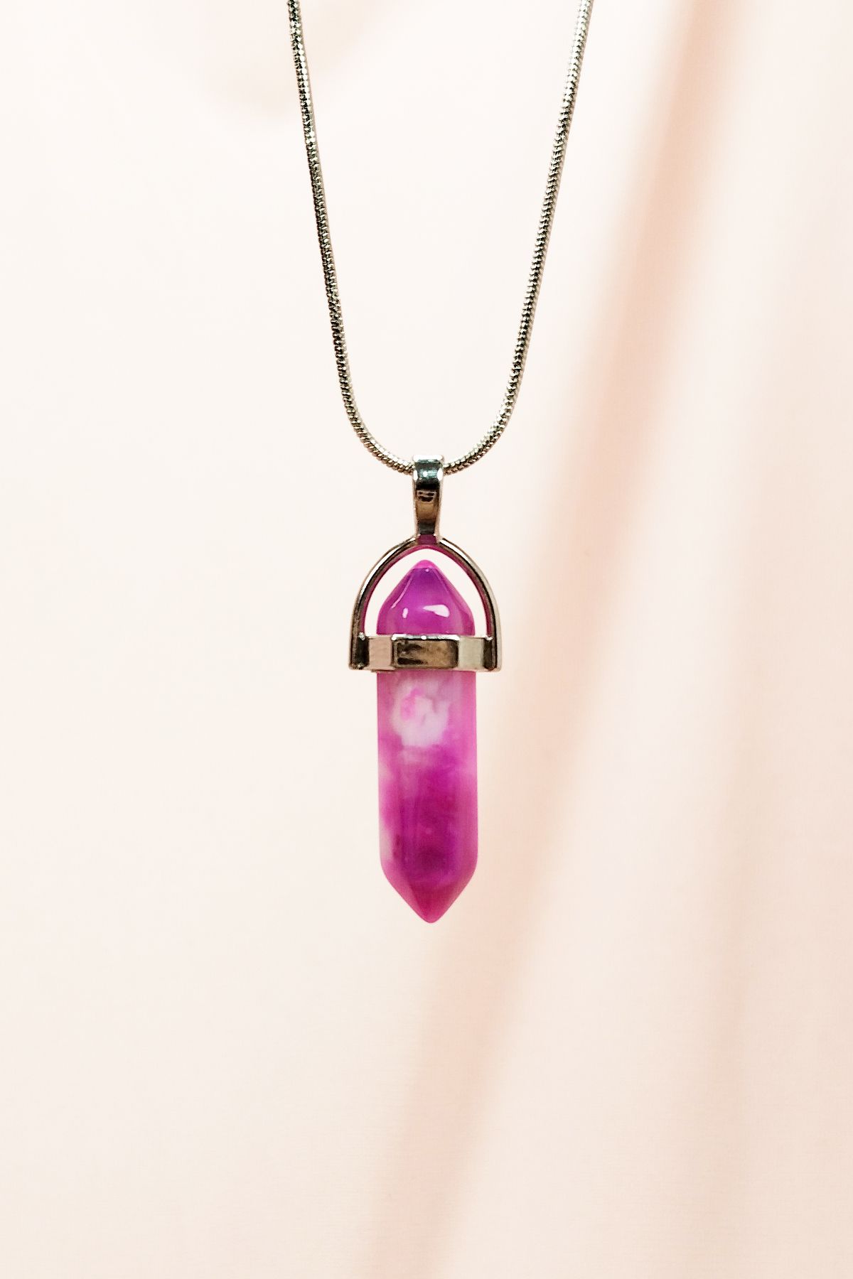 Shop58 Pembe Akit Doğal Taşı Zincirli El Yapımı Tasarımlı Kolye Uç: 3,5 cm Zincir: 20 cm Kutulu