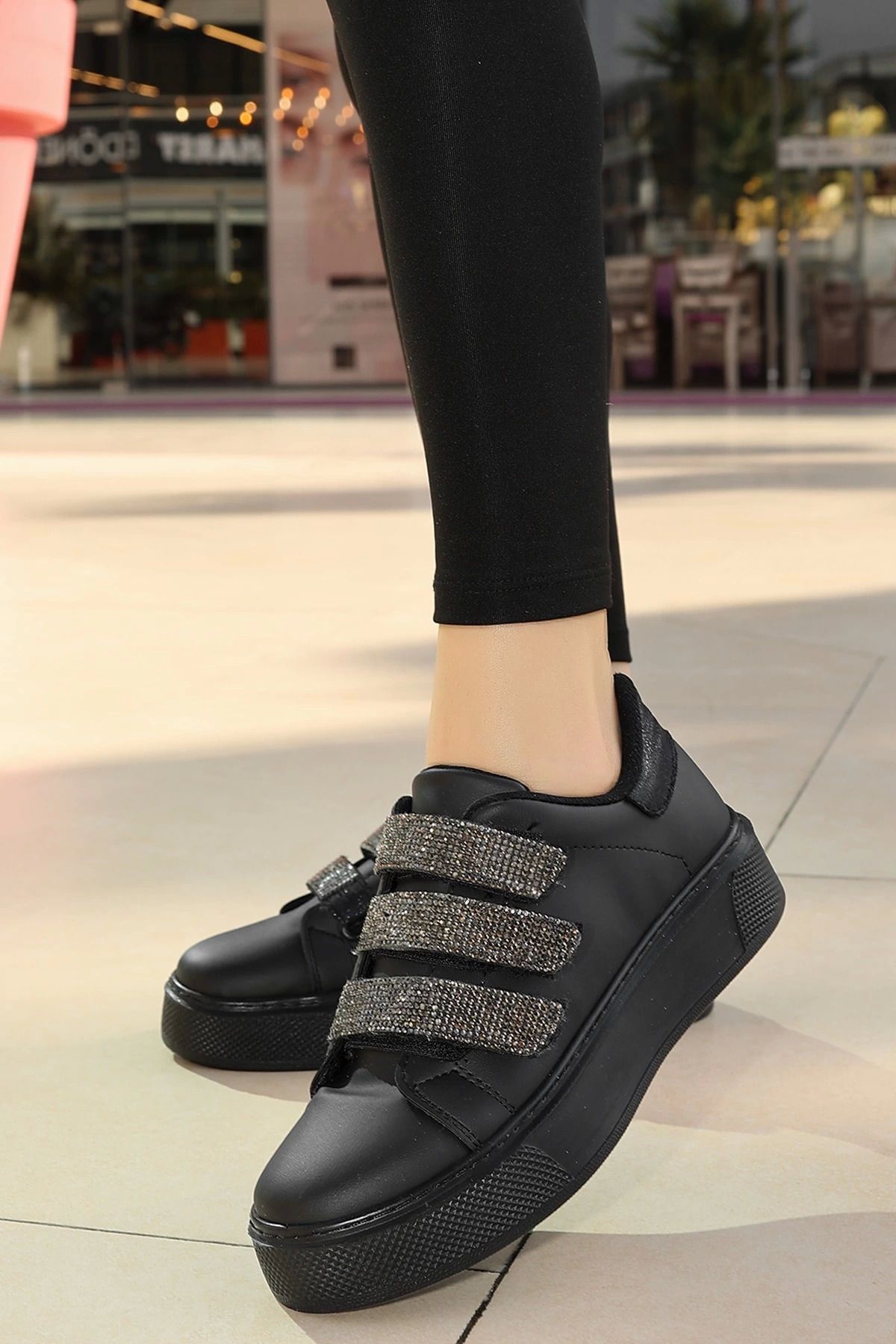 Shop58 Yebta Siyah Cilt Cırt Cırtlı Spor Ayakkabı