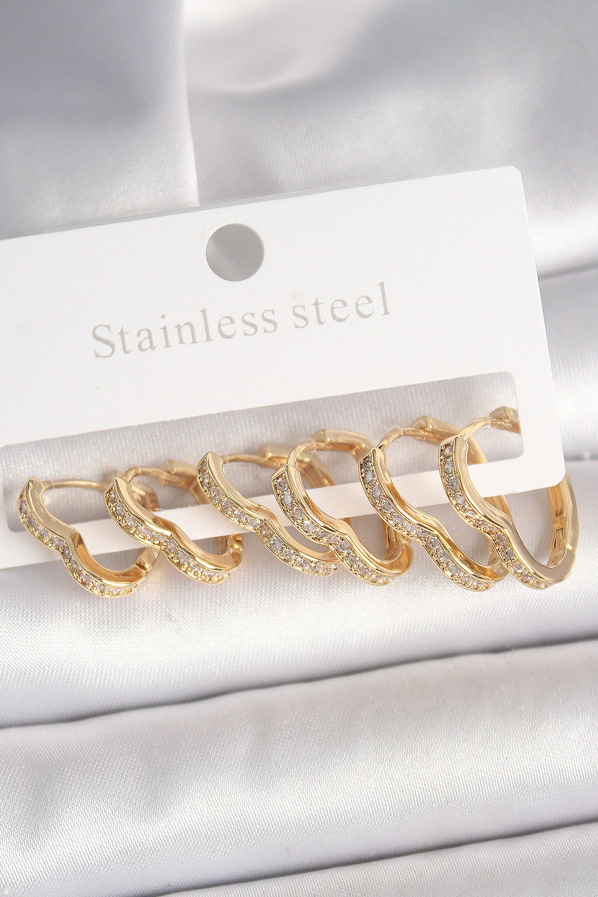 BZK ACCESSORİES Pirinç Gold Renk Zirkon Taşlı 3 Çift Kalp Model Kadın Küpe