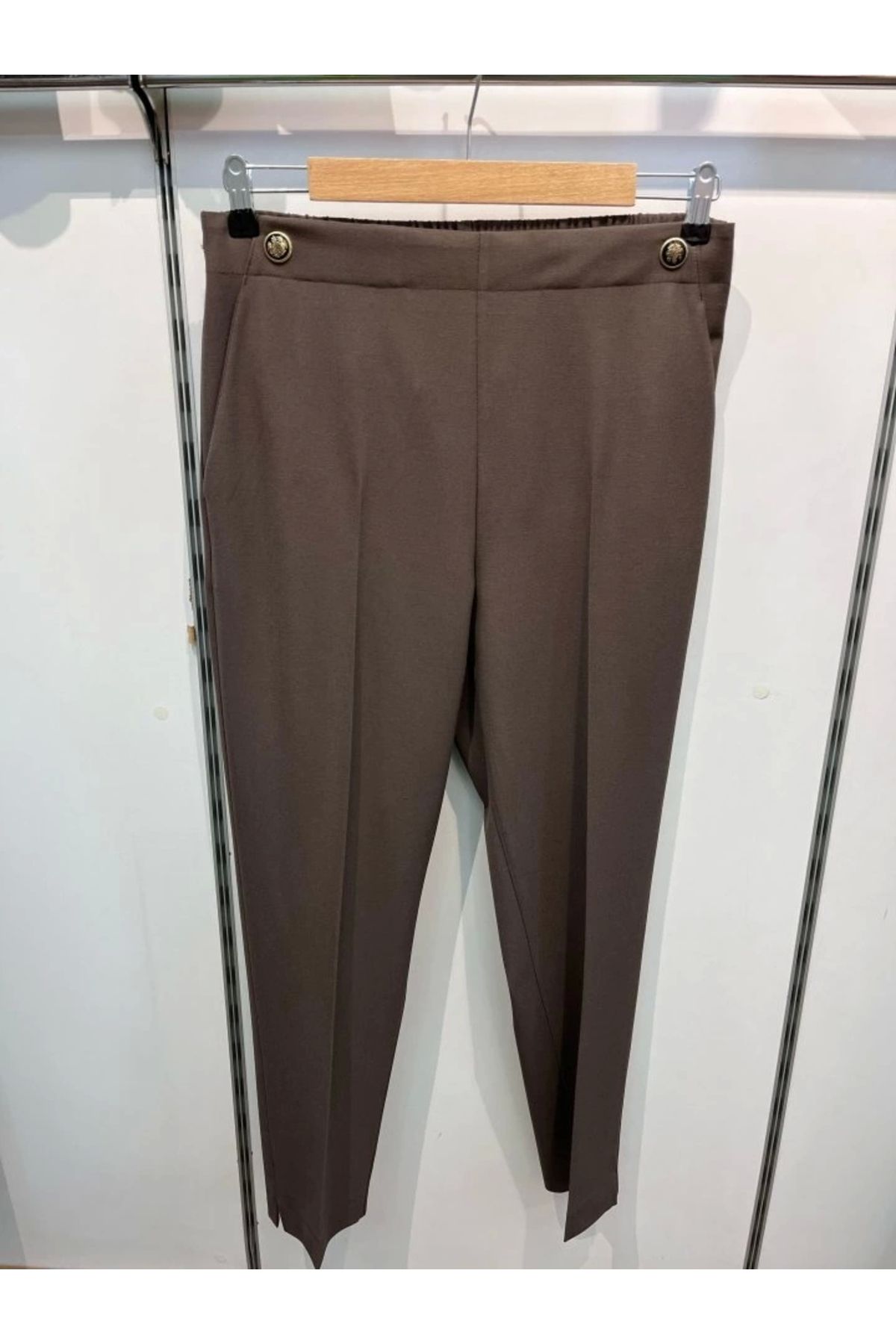 Butik Dekoratif Düğmeli Arka Bel Lastikli Pantolon