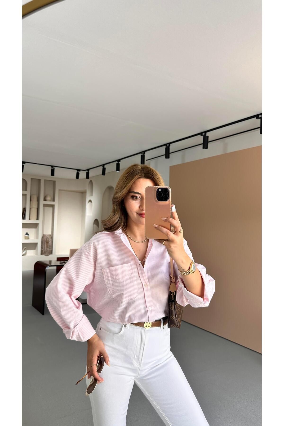 Sezgi Tekin Çizgili Pembe Oversize Gömlek