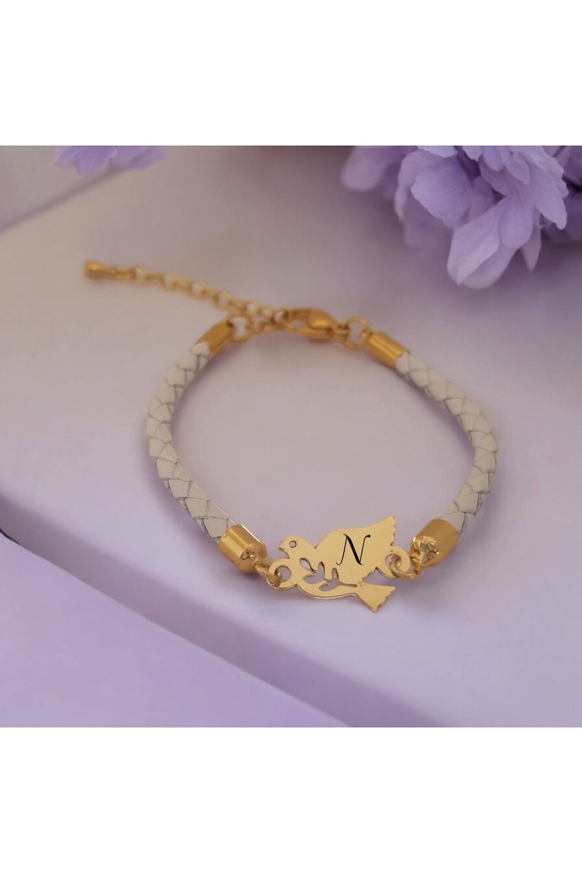 ARCHINO GOLD 14 Ayar Altın Plakalı Bayanlar İçin Kuş Motifli Hakiki Derili N Harfine Özel Bileklik-425harf-beyaz