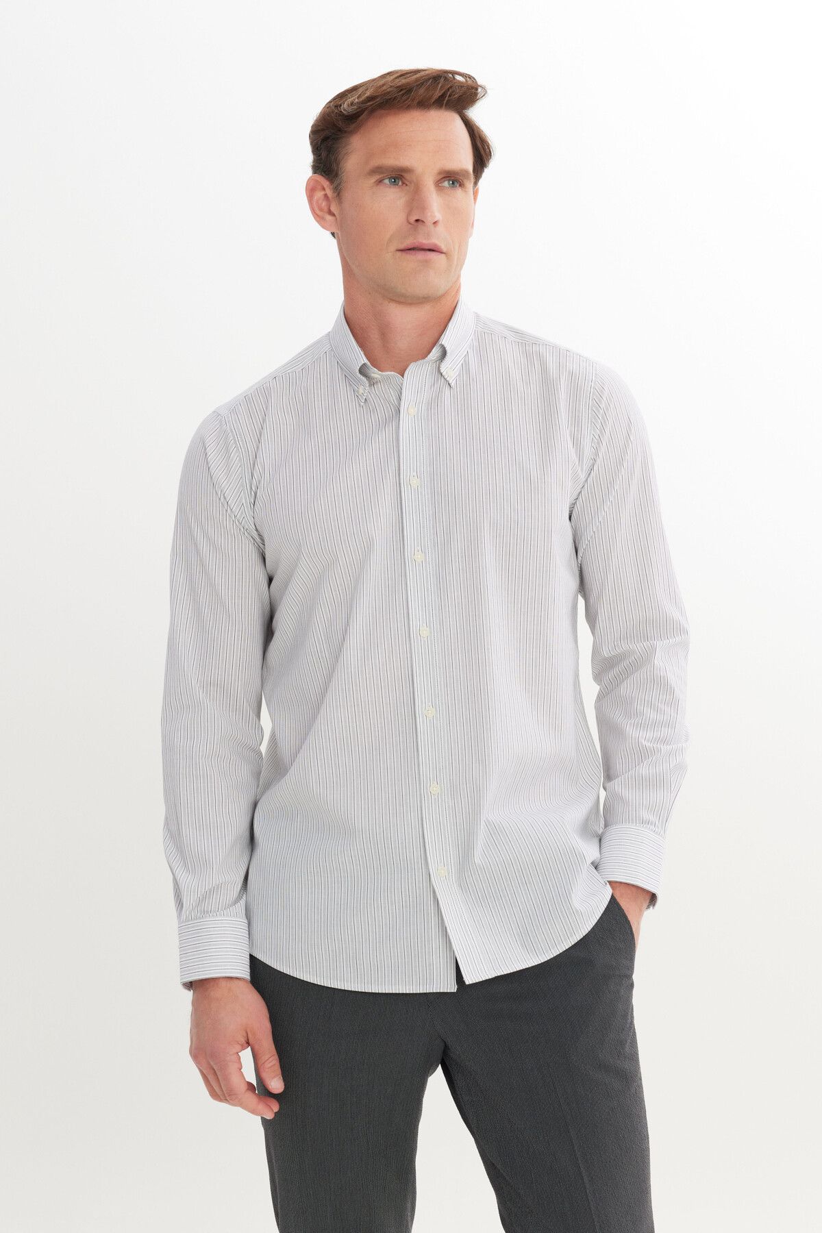 AC&Co / Altınyıldız Classics Erkek Açık Gri %100 Pamuk Slim Fit Dar Kesim Düğmeli Yaka Gömlek