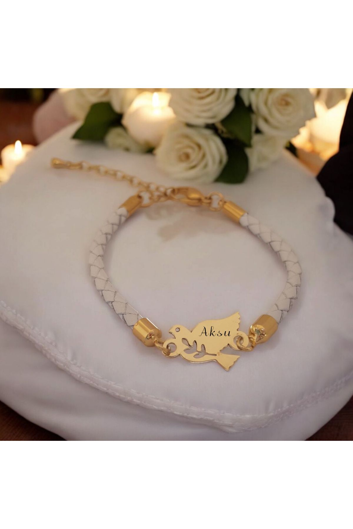 ARCHINO GOLD Kuş Motifli Hakiki Derili 14 Ayar Altın Plakalı Aksu İsmine Özel Bileklik-425isim-beyaz