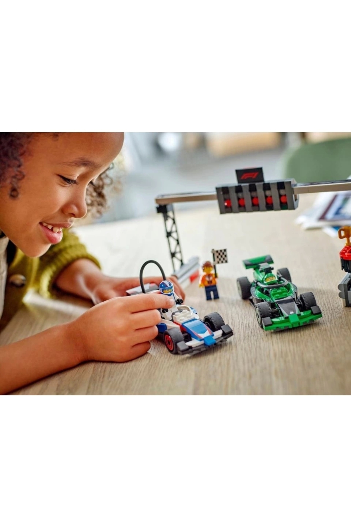 ® فُرمولای شهری ۱ F1 گرید با VCARB و مجموعه ساختنی Sauber مدل 60474 برای کودکان بالای ۶ سال (۳۱۳ قطعه)