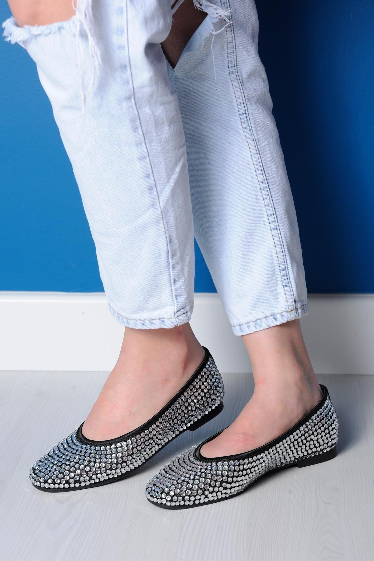 Sibel Shoes Samuel Siyah Kristal Taş Detaylı Babet