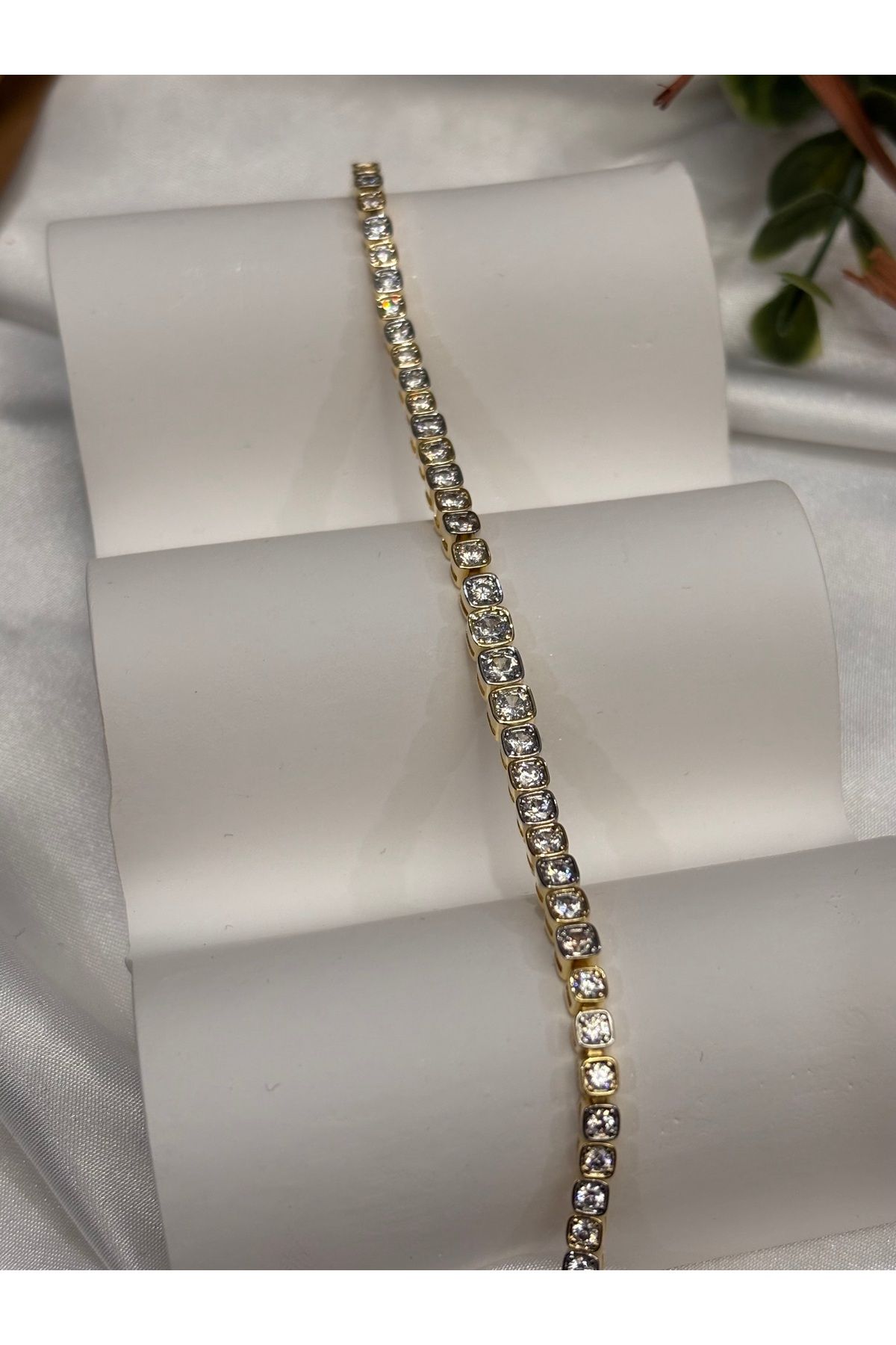 LOVİSA AKSESUAR Gold İnce Zirkon Taşlı Su Yolu Bileklik