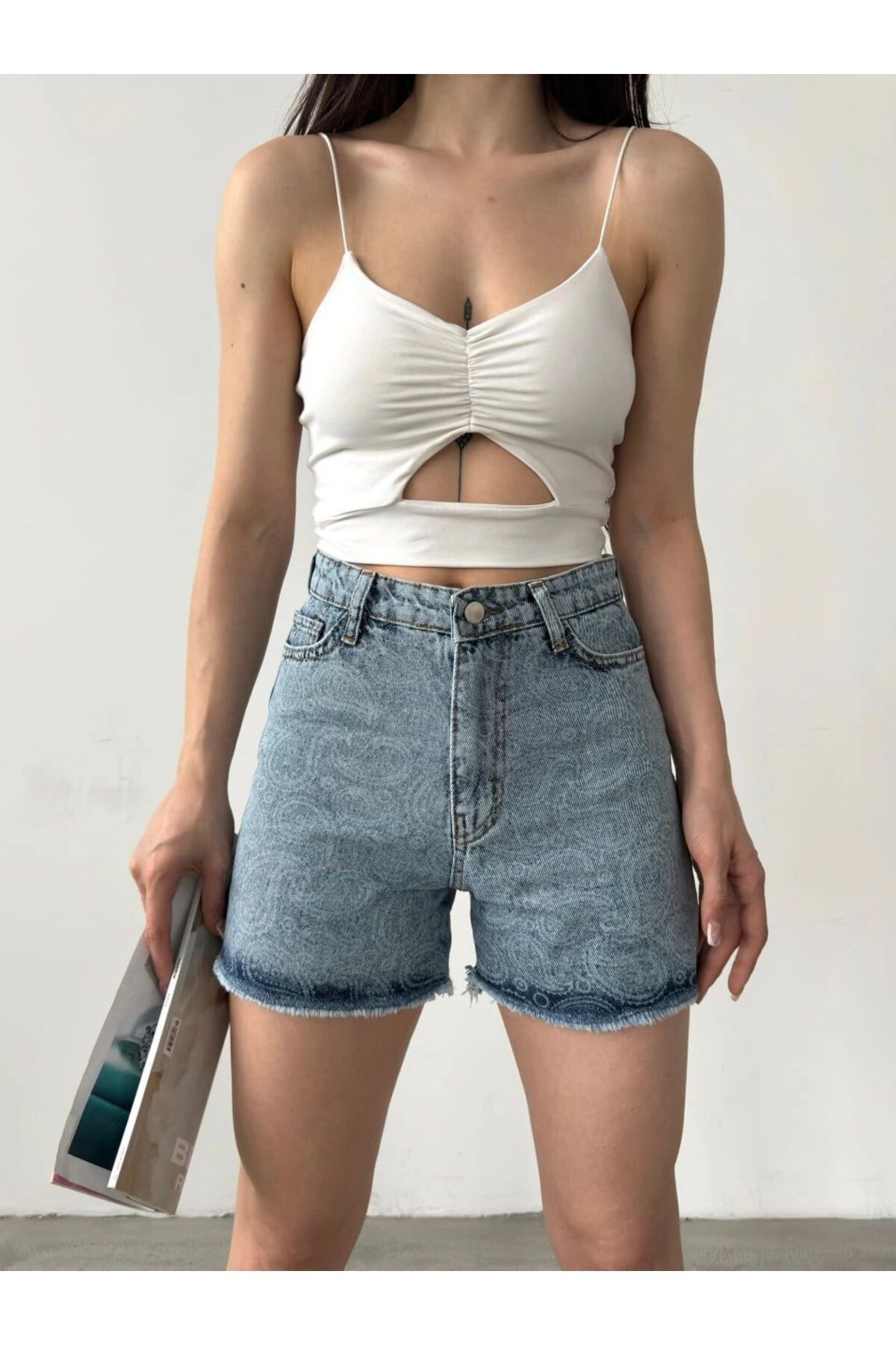 Baya Butik Paçası Püsküllü Desenli Mini Denim Şort