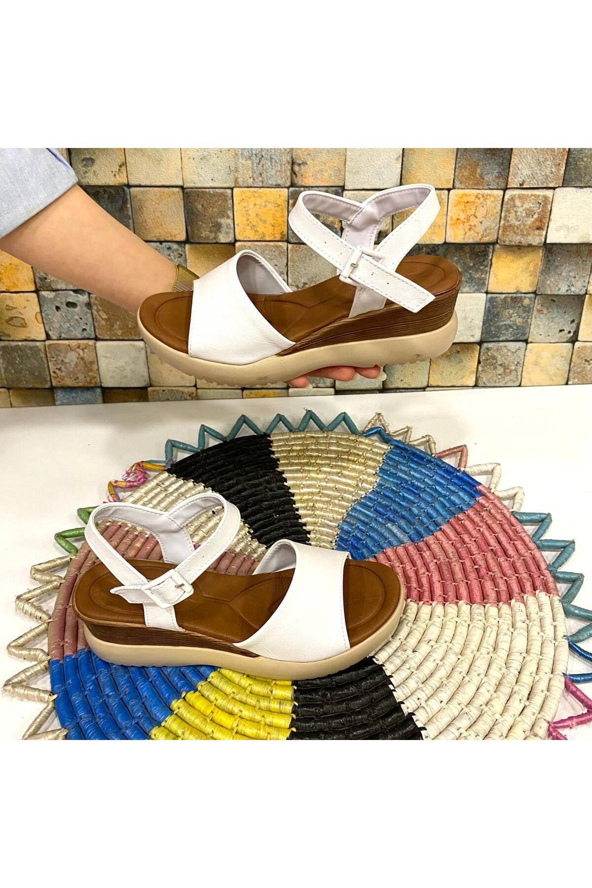 Trendy Moda Yeni Sezon Hafif Rahat Beyaz Kadın Dolgu Topuk Sandalet