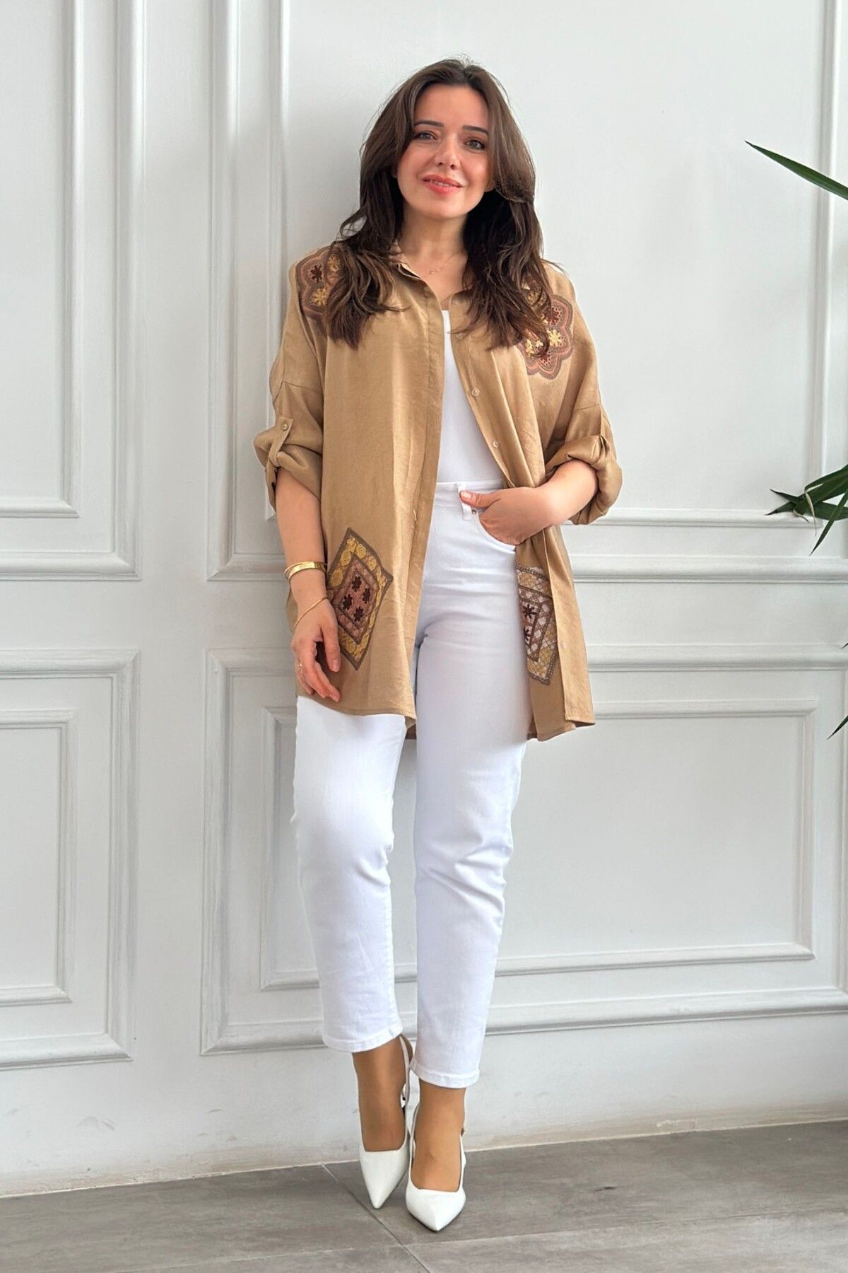 Yağmur Butik Çiçek Nakış Detaylı Gömlek