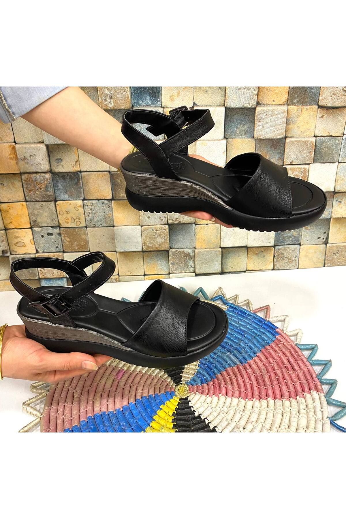 Trendy Moda Yeni Sezon Hafif Rahat Siyah Kadın Dolgu Topuk Sandalet