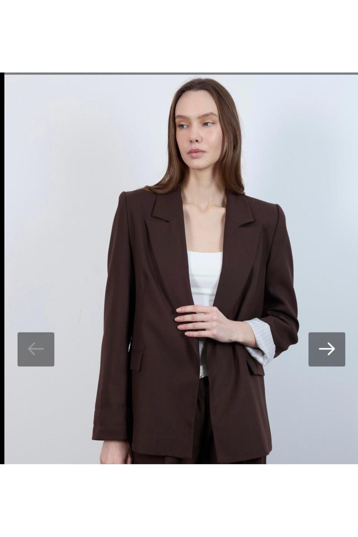 By Kübra Türkoğlu Kolu Katlamalı Çizgili Astarlı Acı Kahve Blazer Ceket