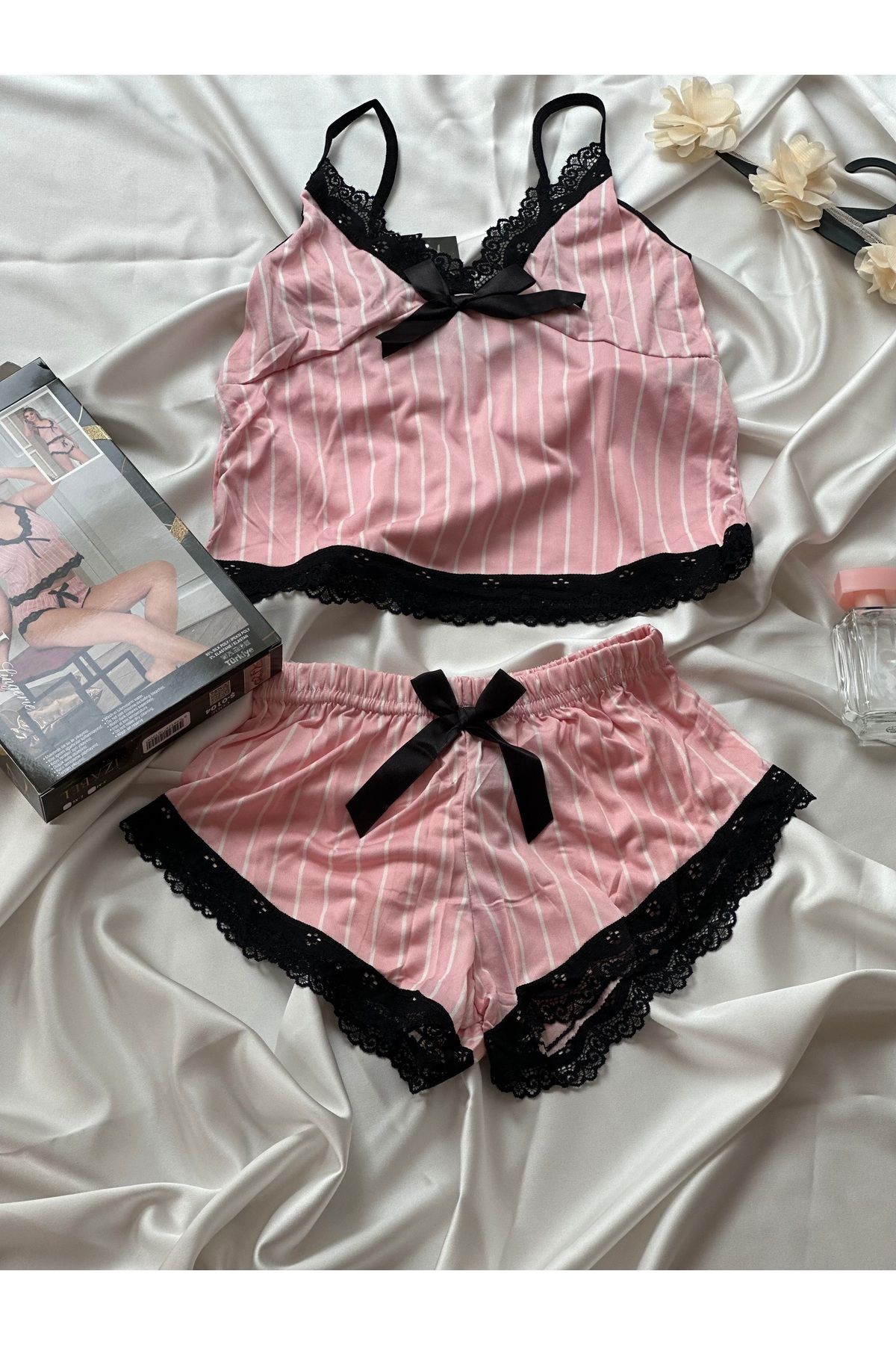 MODA Pembe Beyaz Çizgili Şort Askılı Takım