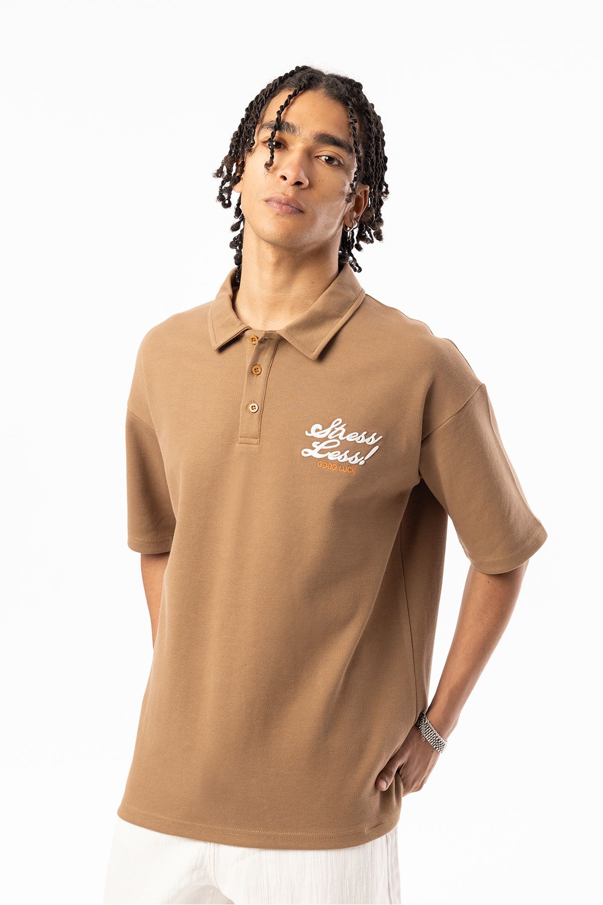 EGHO Göğüs Stress Less! GOOD LUCK Nakışlı Double Pike Kumaş Erkek Polo Yaka Oversize Tişört