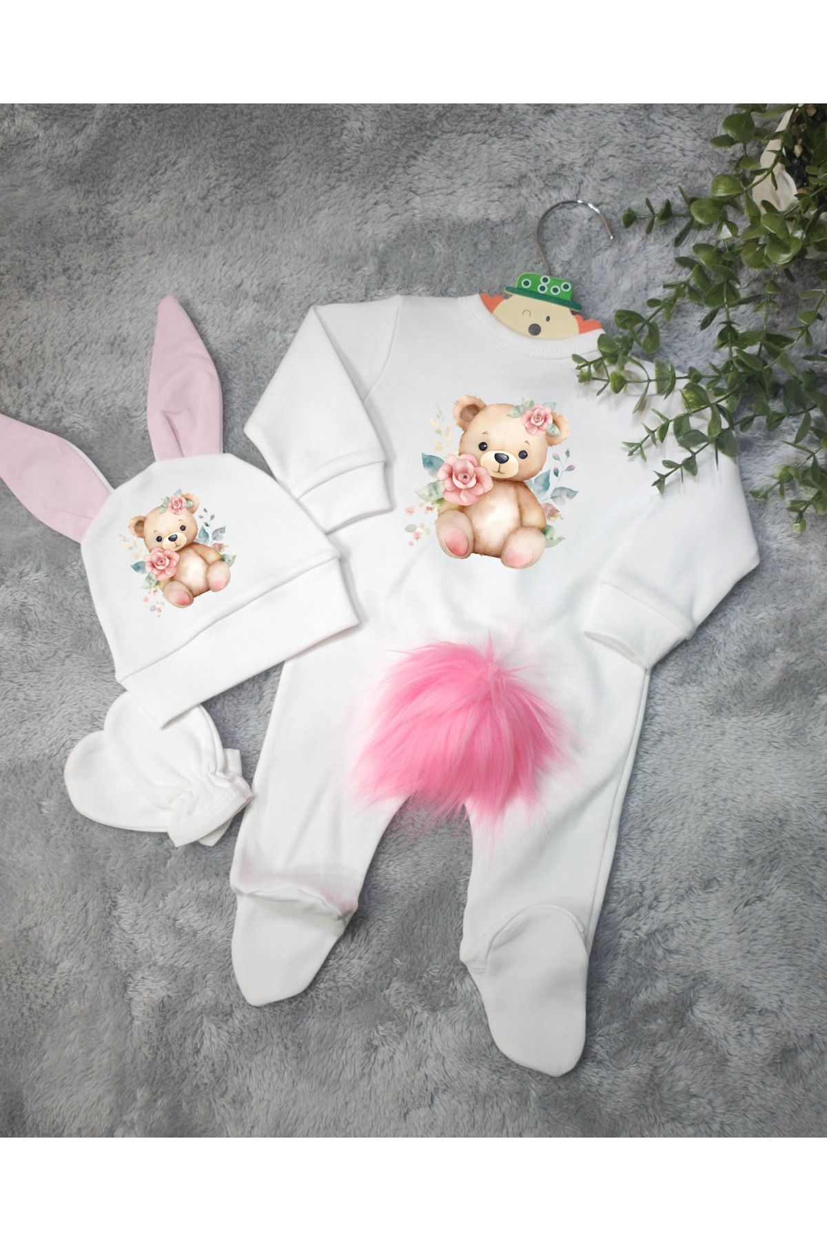 Moda Lime Tavşan Kulaklı Ve Ponponlu İsme Özel Baskılı Kız Bebek 3 lü Tulum Seti