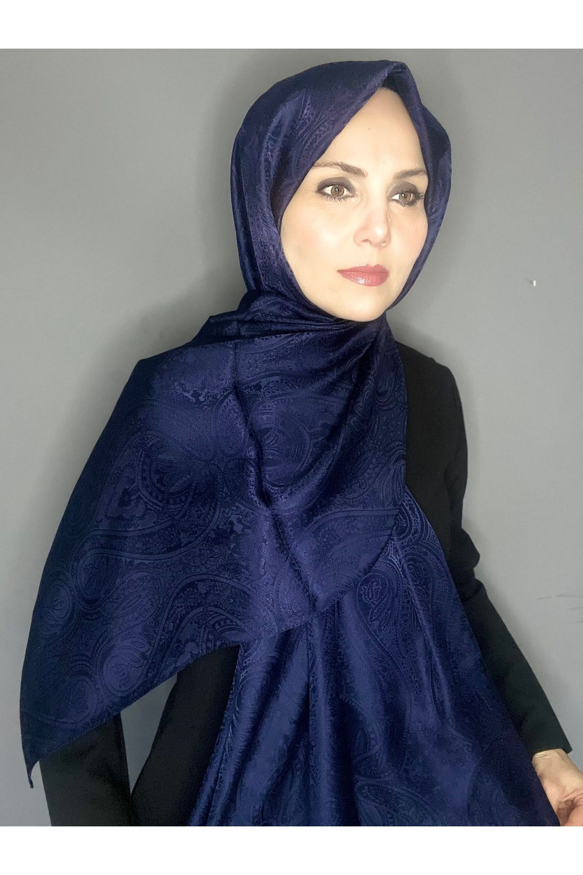 The Message Floş Jakarlı Şal – Zarafetin ve Işıltının Buluşma Noktası