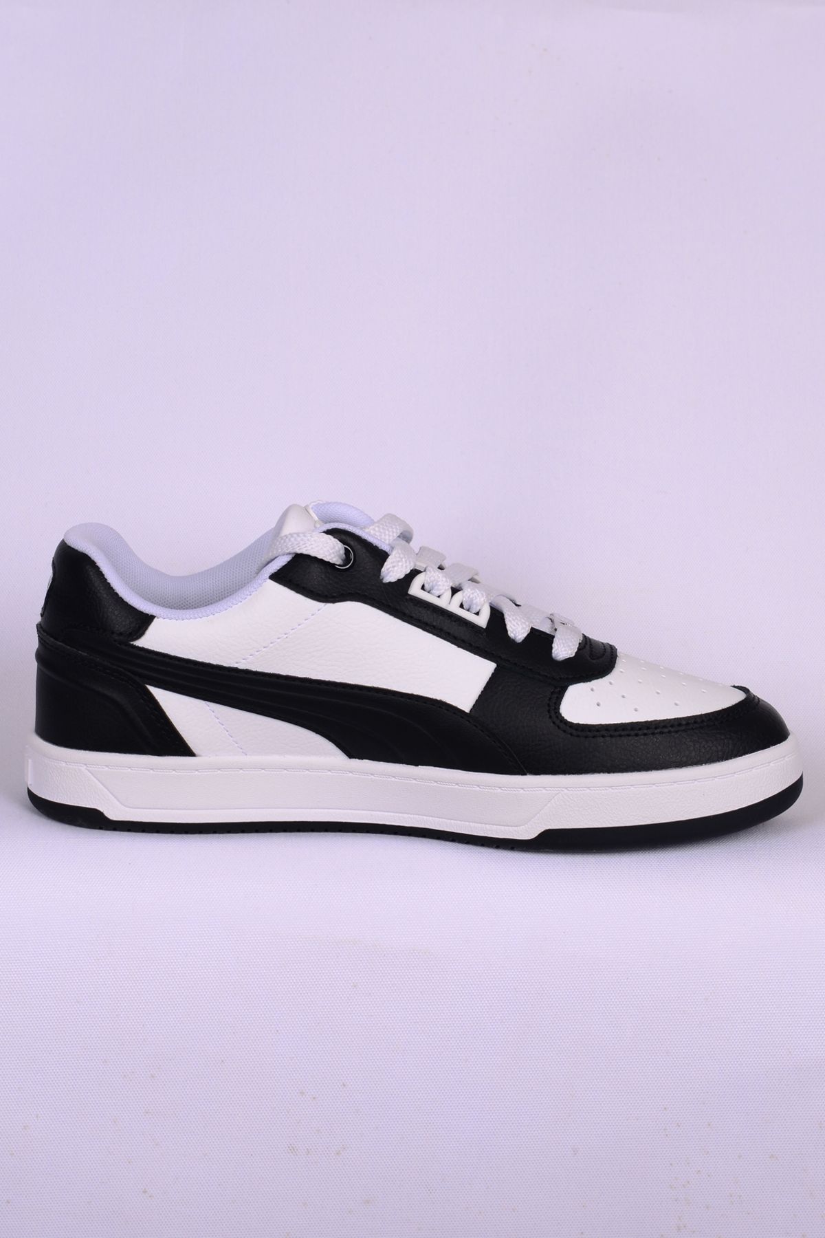 Puma 395016 04 PUMA CAVEN 2.0 LUX Bağcıklı Orapedik Düz Taban Siyah-Beyaz Erkek Günlük Spor Ayakkabı