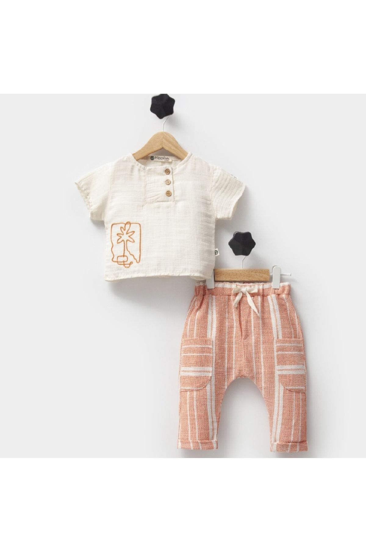 Latte Bebek HİPPIL ERKEK 6-9-12-18 AY NAKIŞLI DÜĞMELİ BEBEK TAKIM