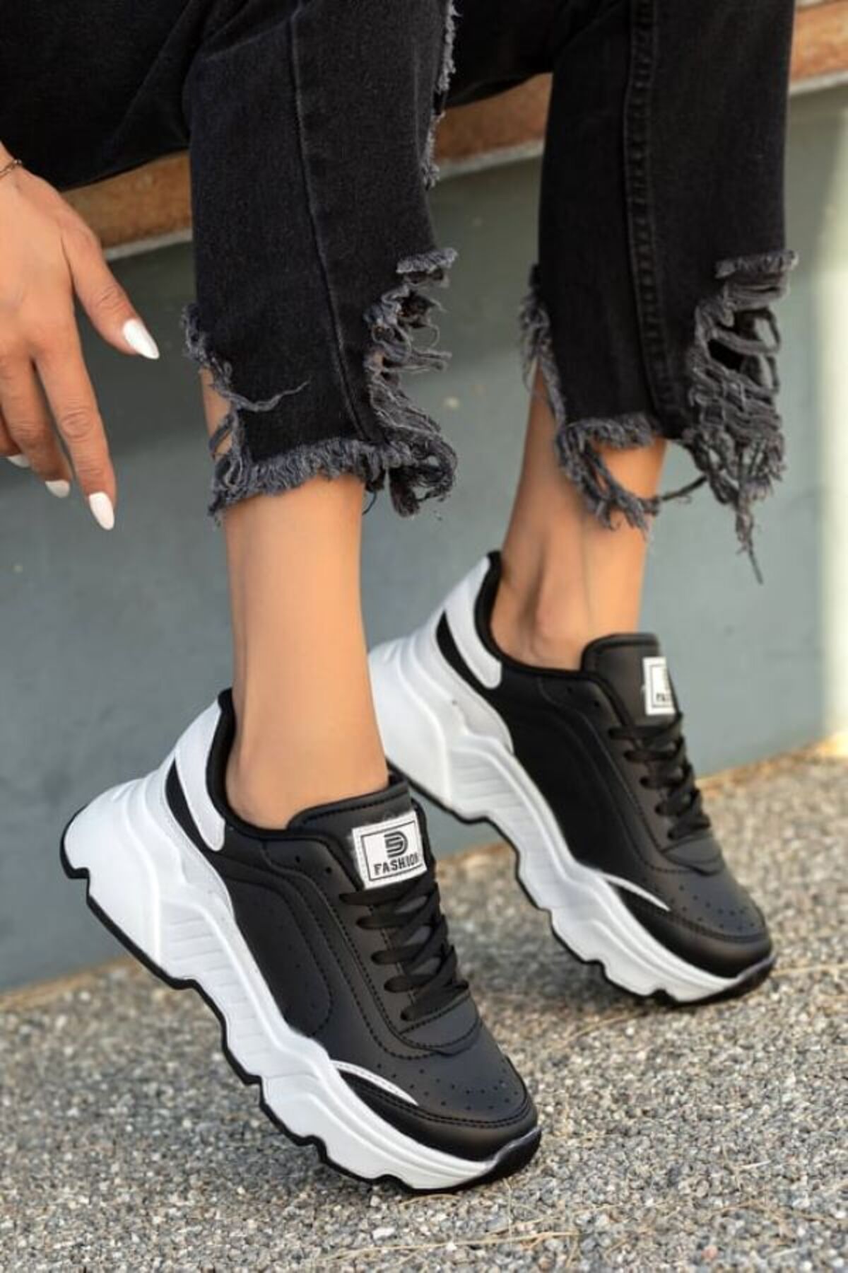 ButikSN collection Unisex Spor Ayakkabı Siyah Bağcıklı Hafif Yüksek Beyaz Taban